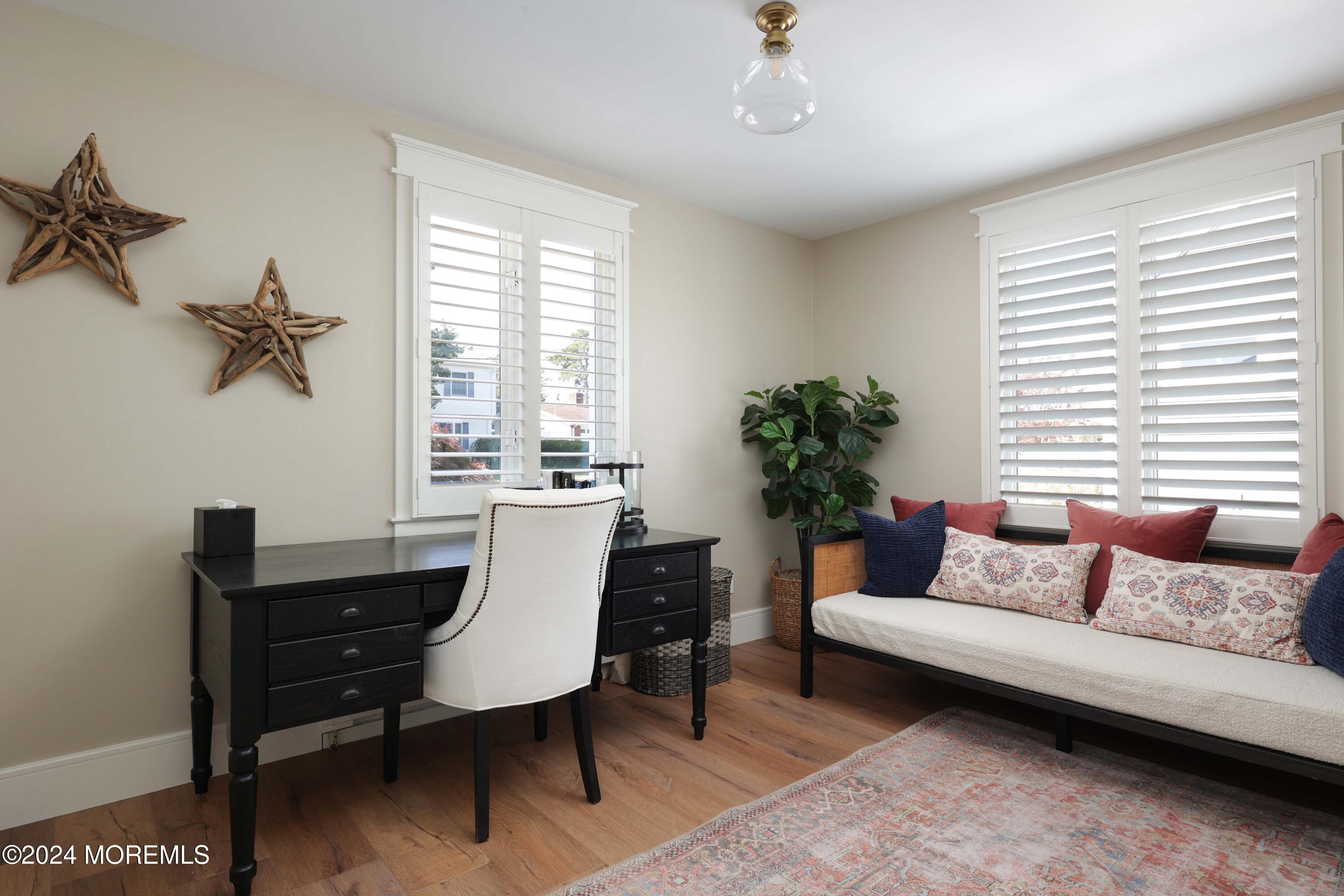 201 Riverside Drive N