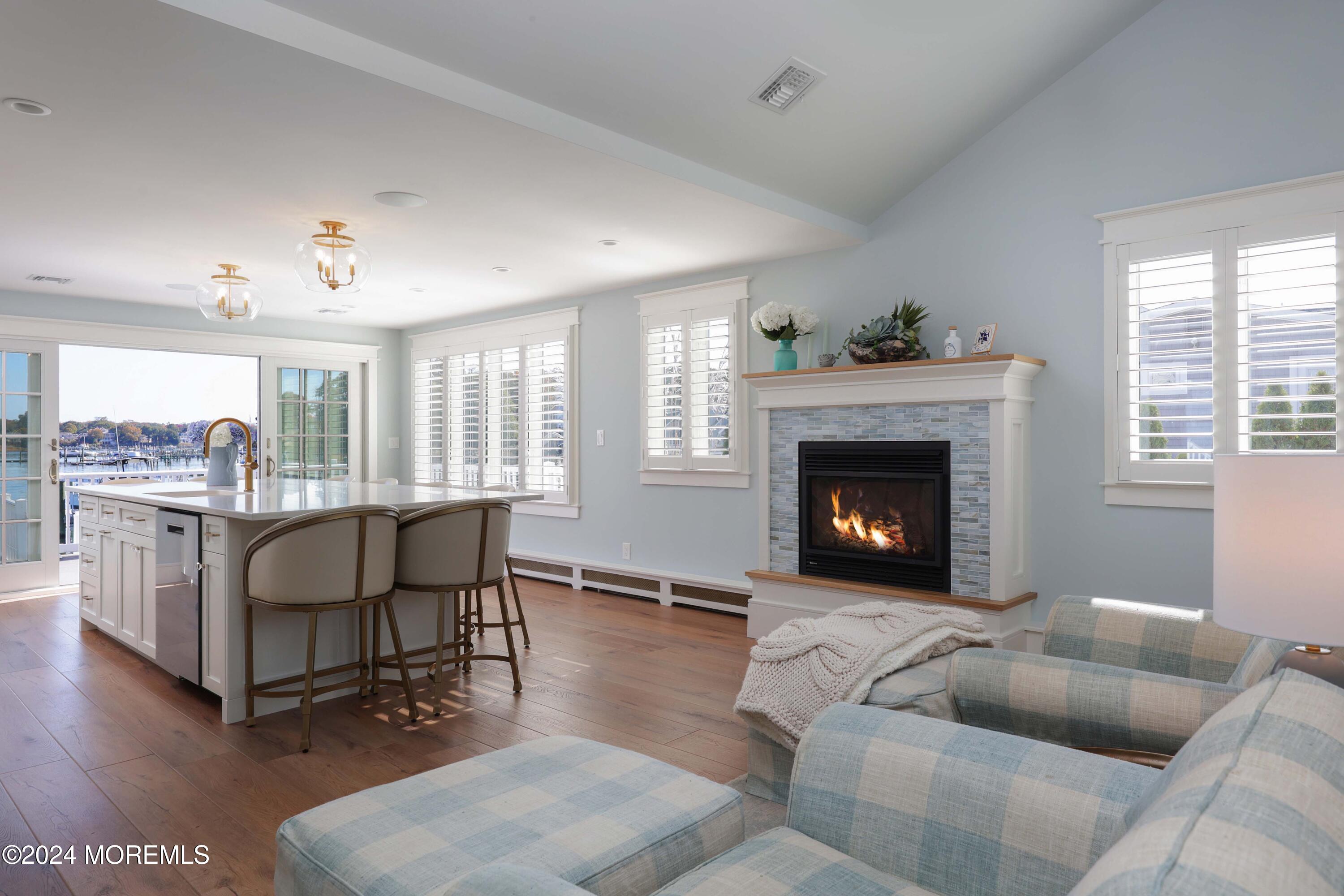 201 Riverside Drive N