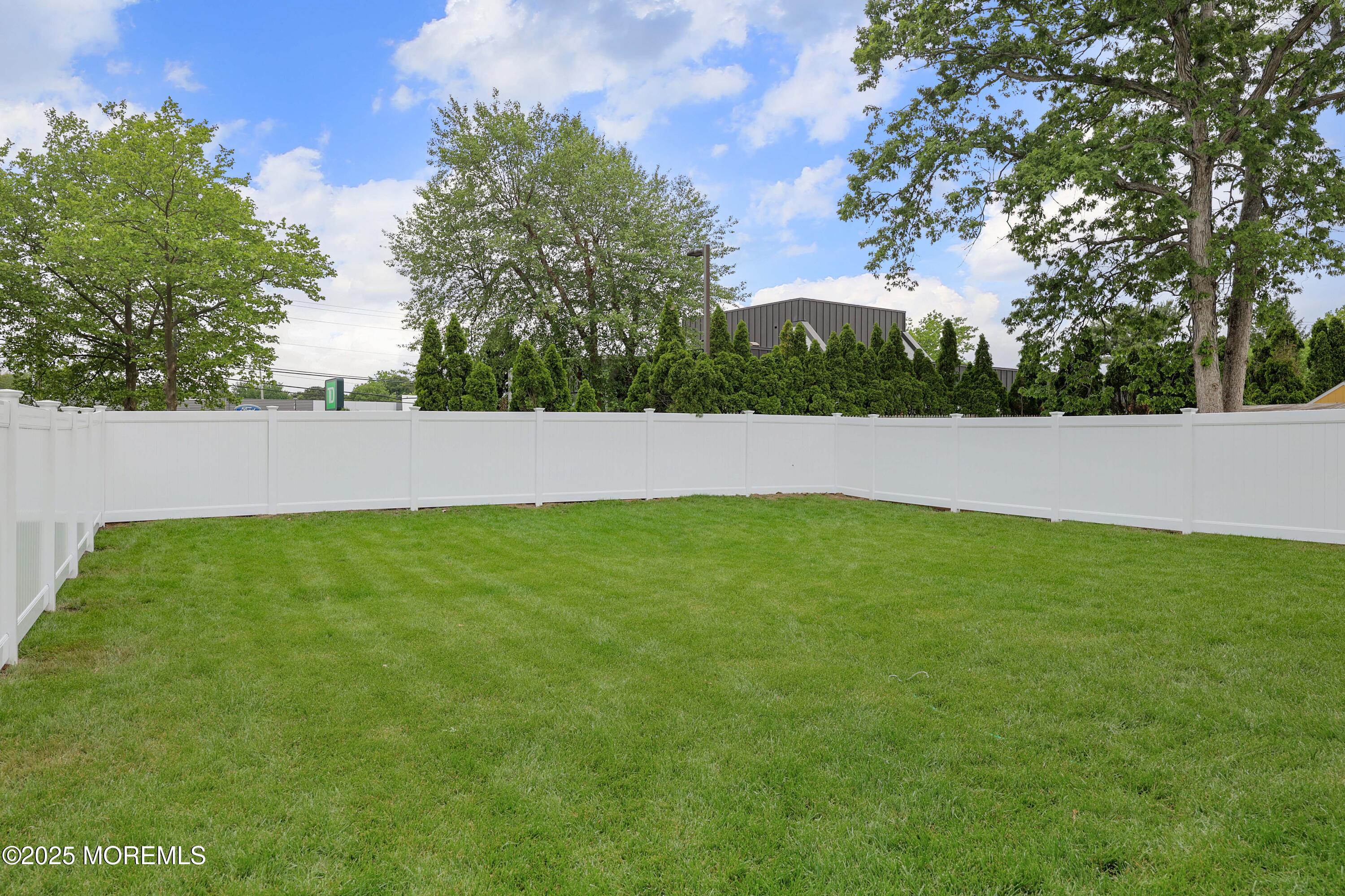 619 Mistletoe Avenue