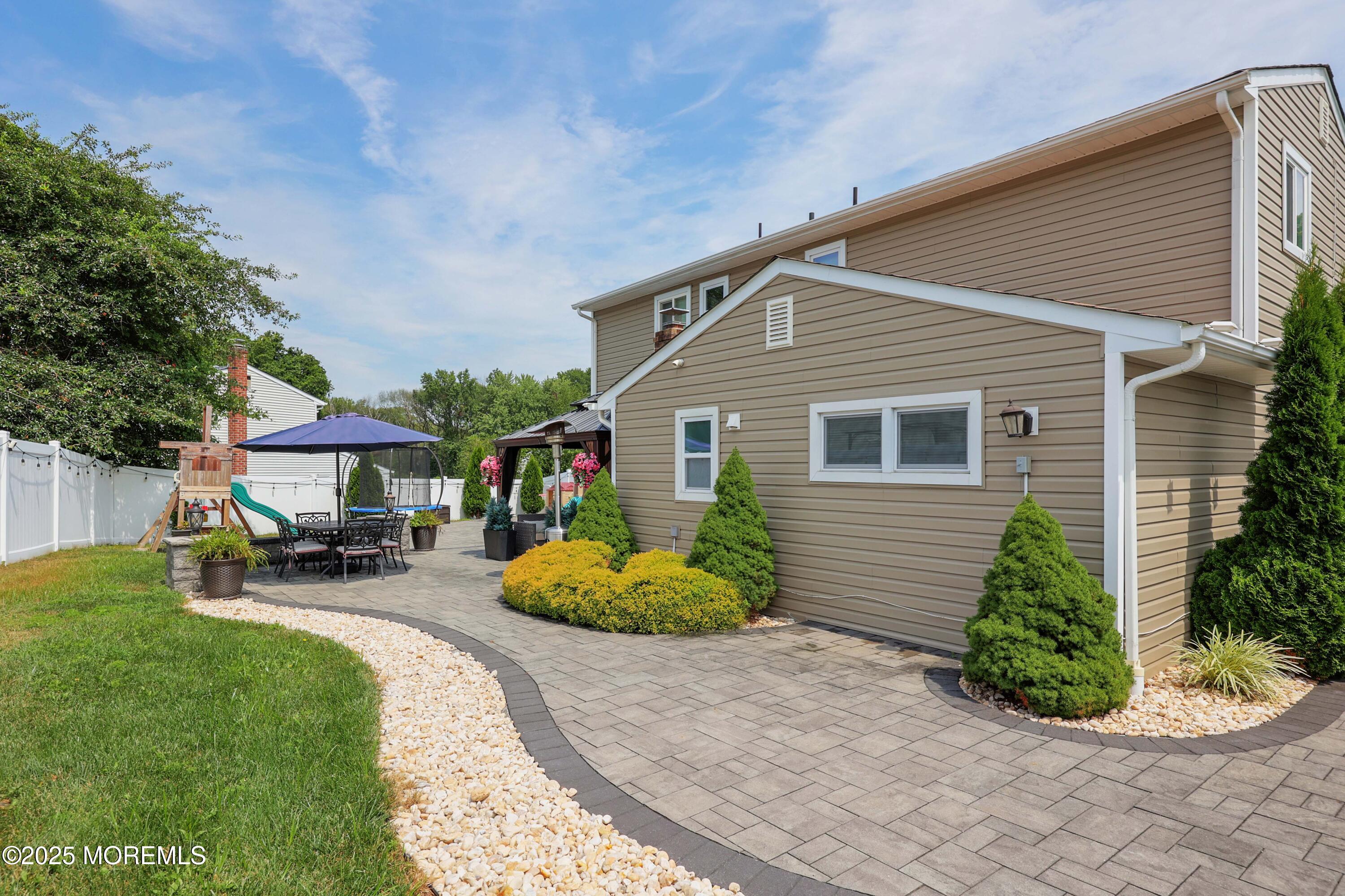 4 Meadow Court