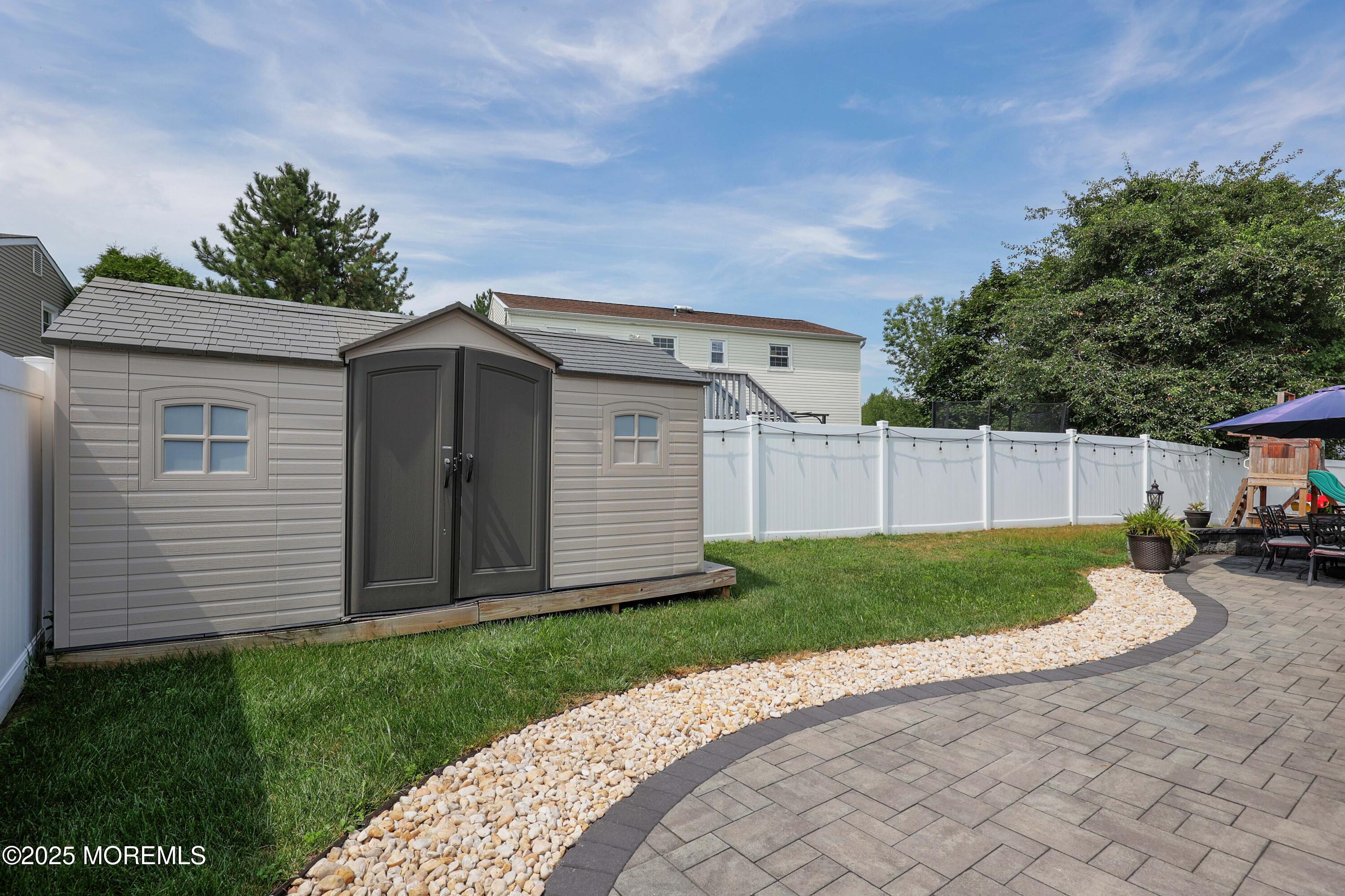 4 Meadow Court