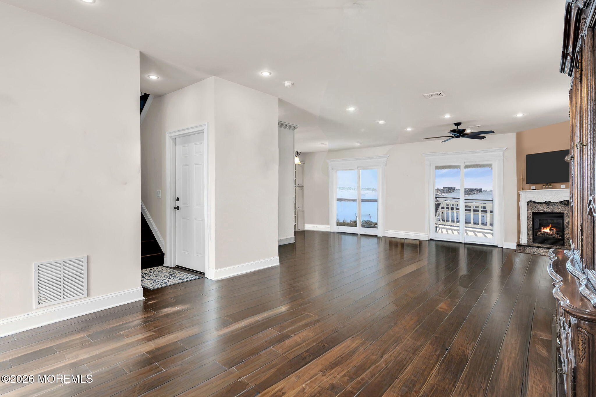 385 Kingfisher Road