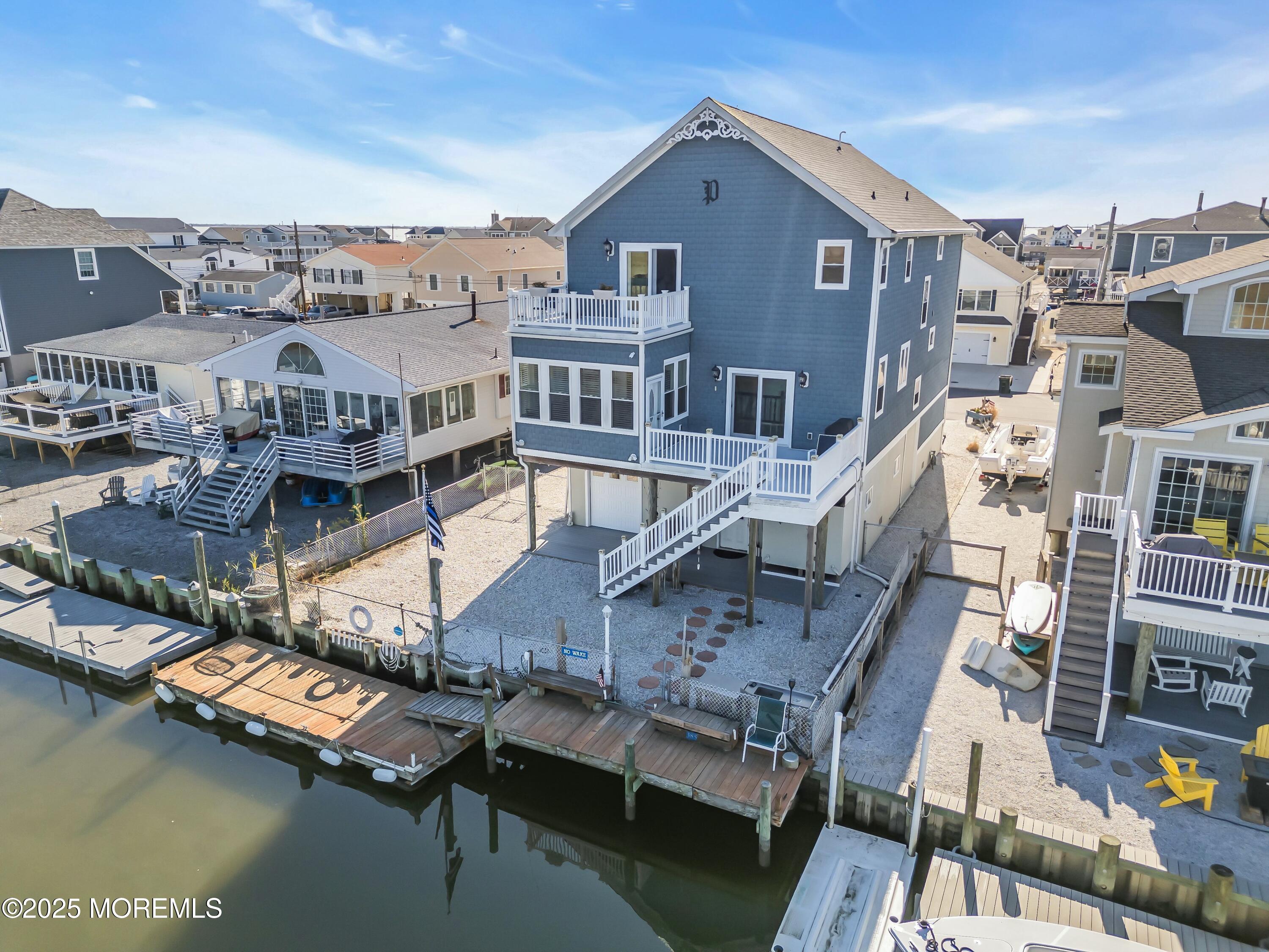 385 Kingfisher Road