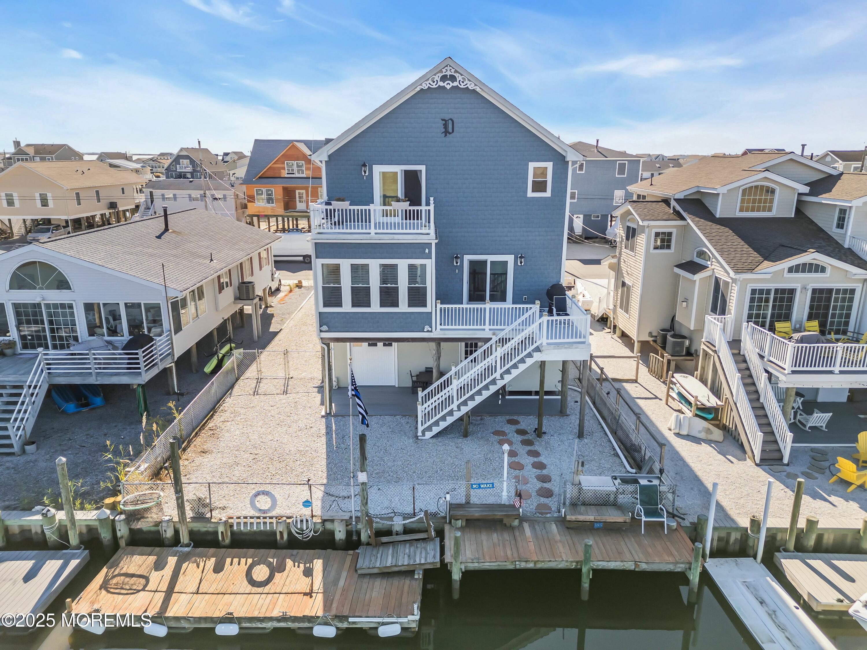 385 Kingfisher Road