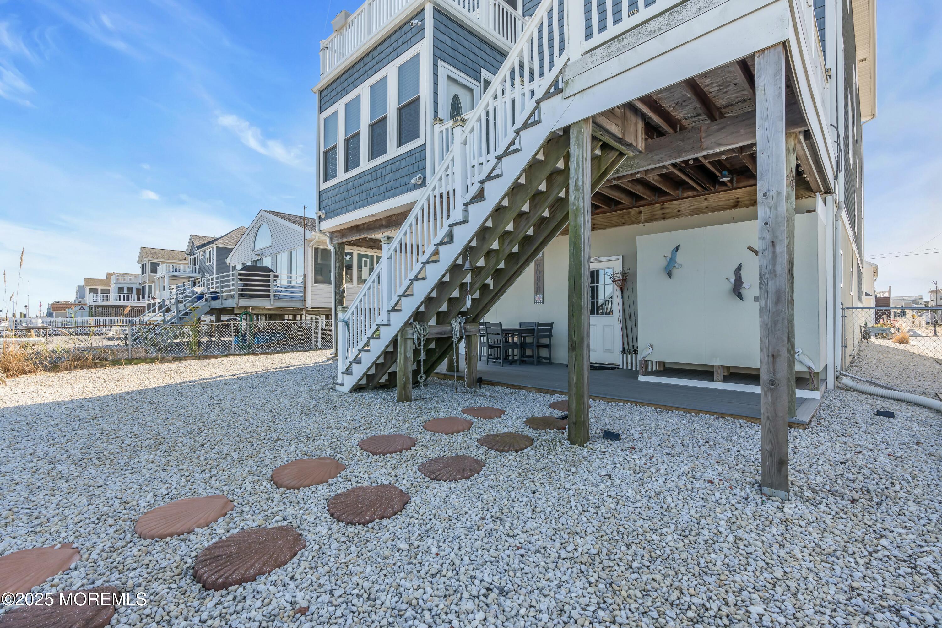 385 Kingfisher Road