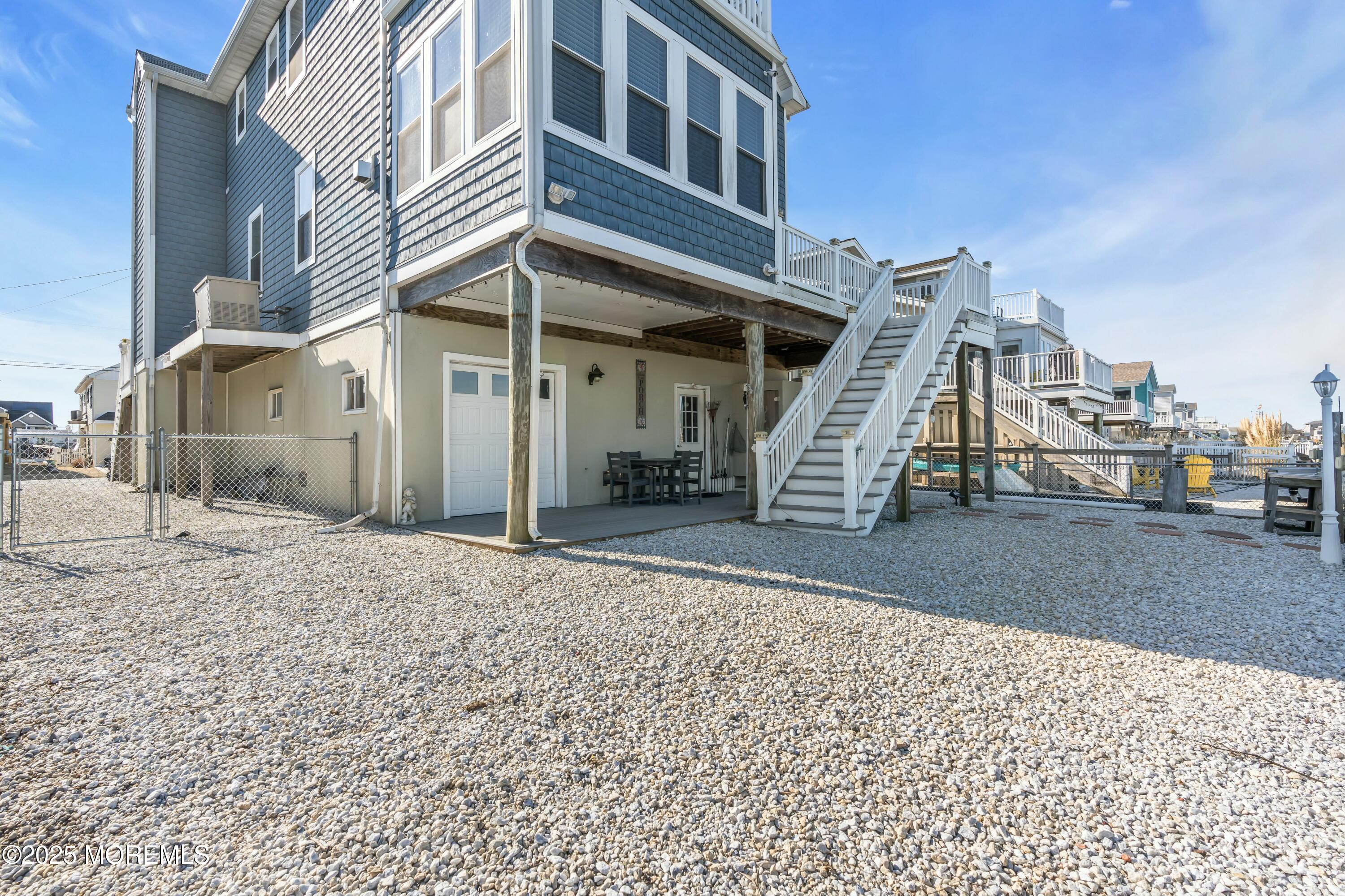 385 Kingfisher Road