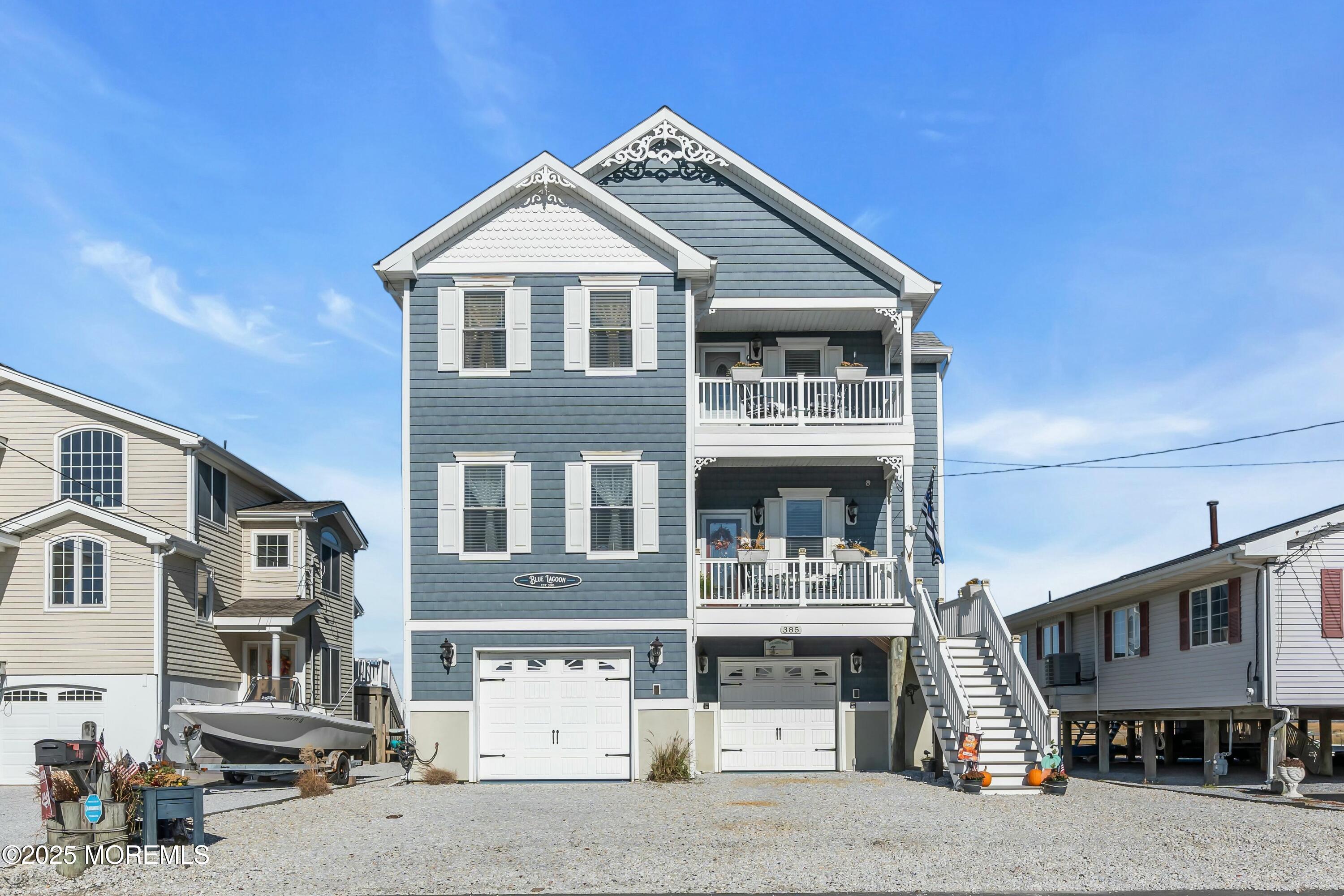 385 Kingfisher Road