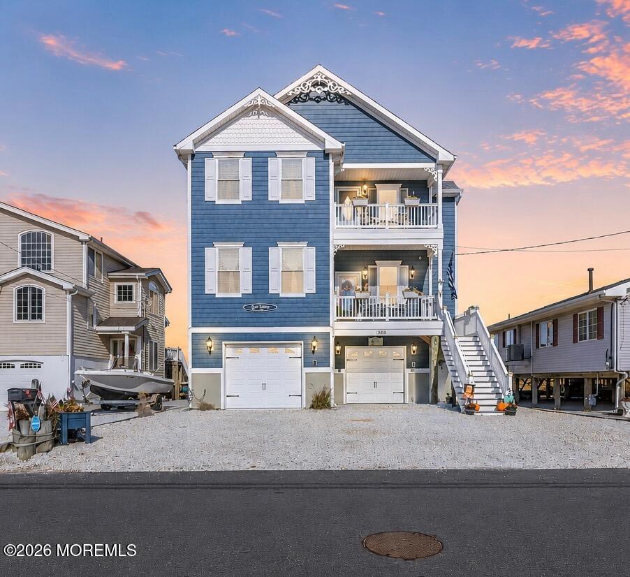 385 Kingfisher Road
