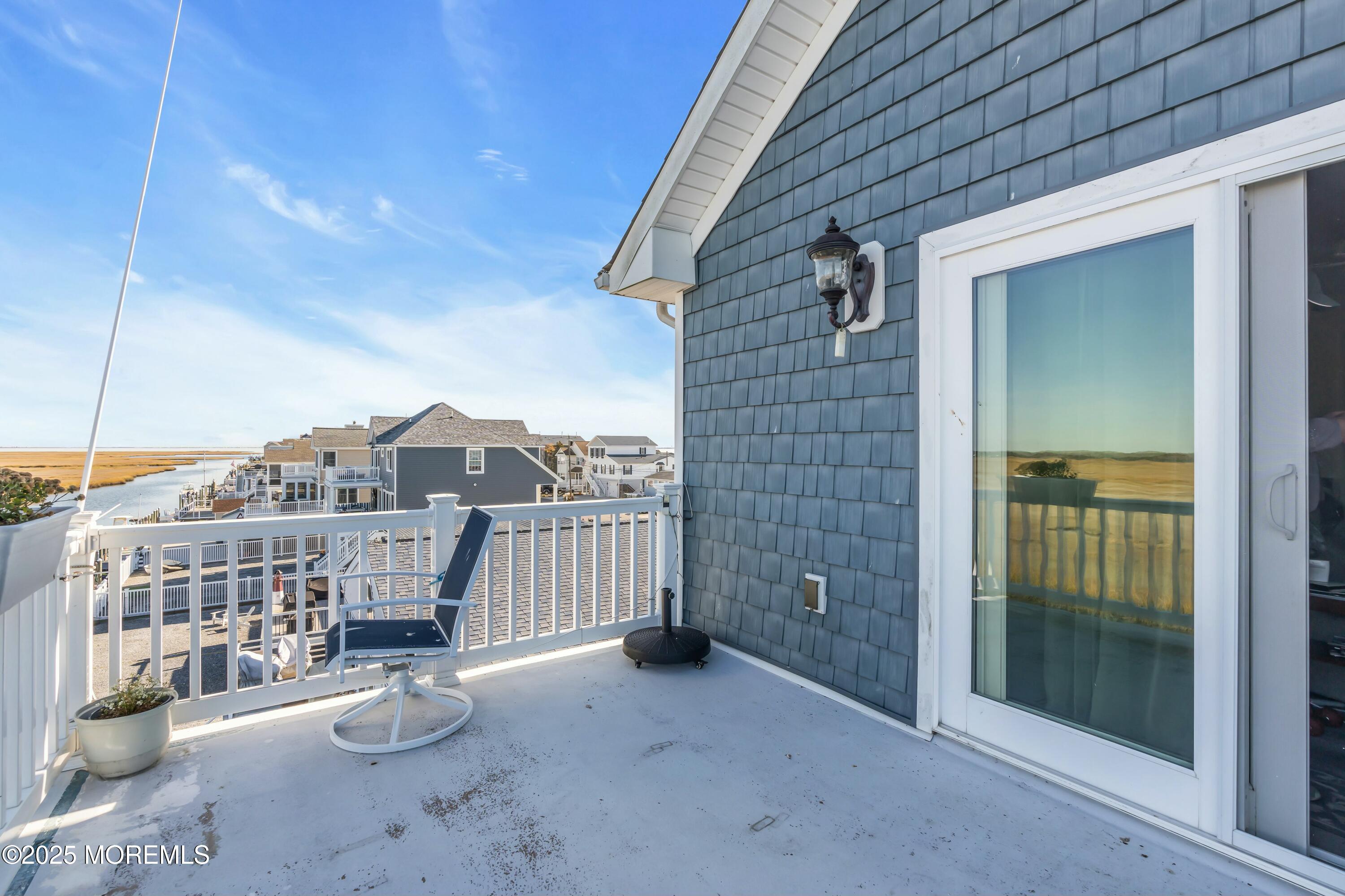 385 Kingfisher Road