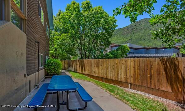 401 27th Street, 215
