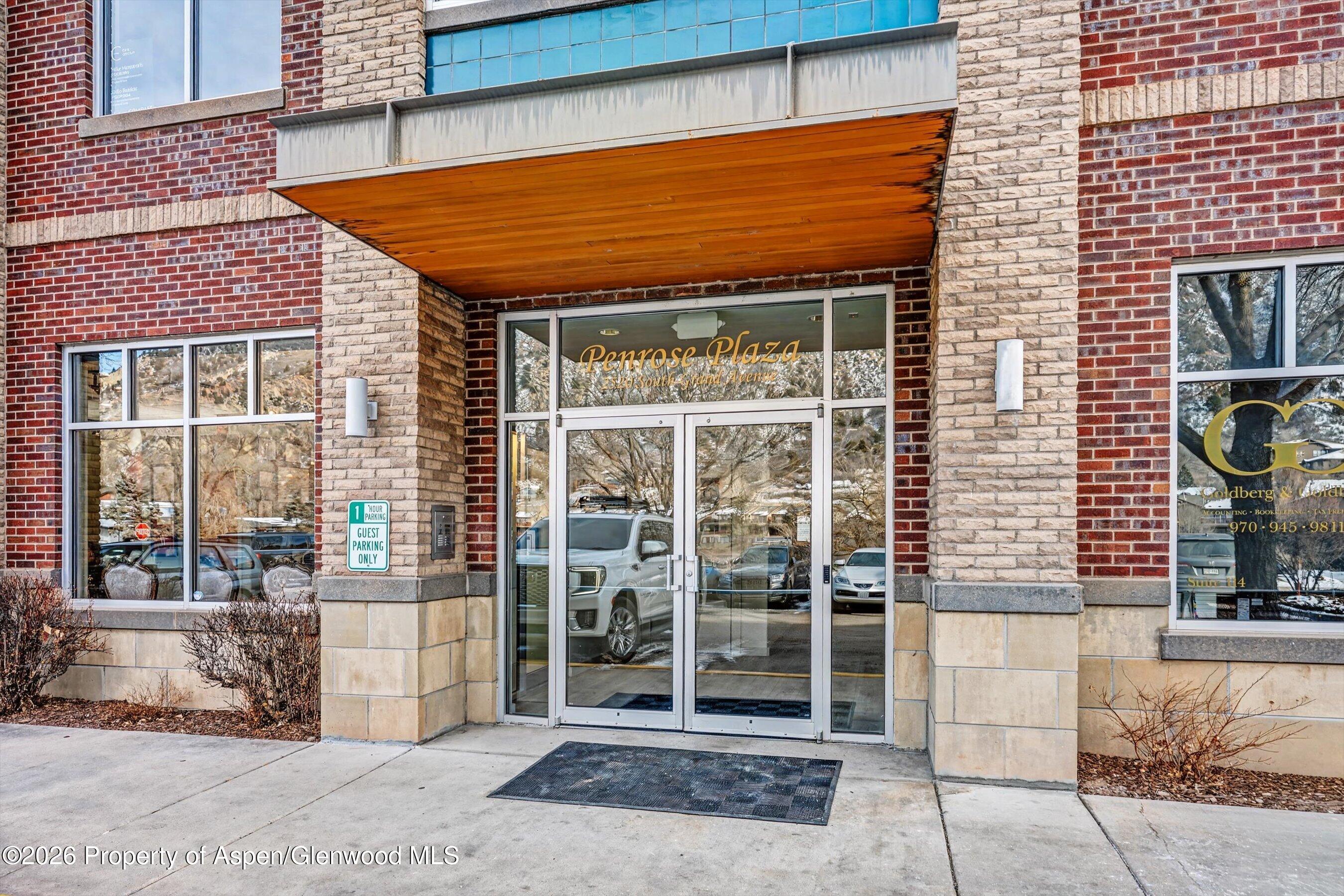2520 S Grand Avenue 203