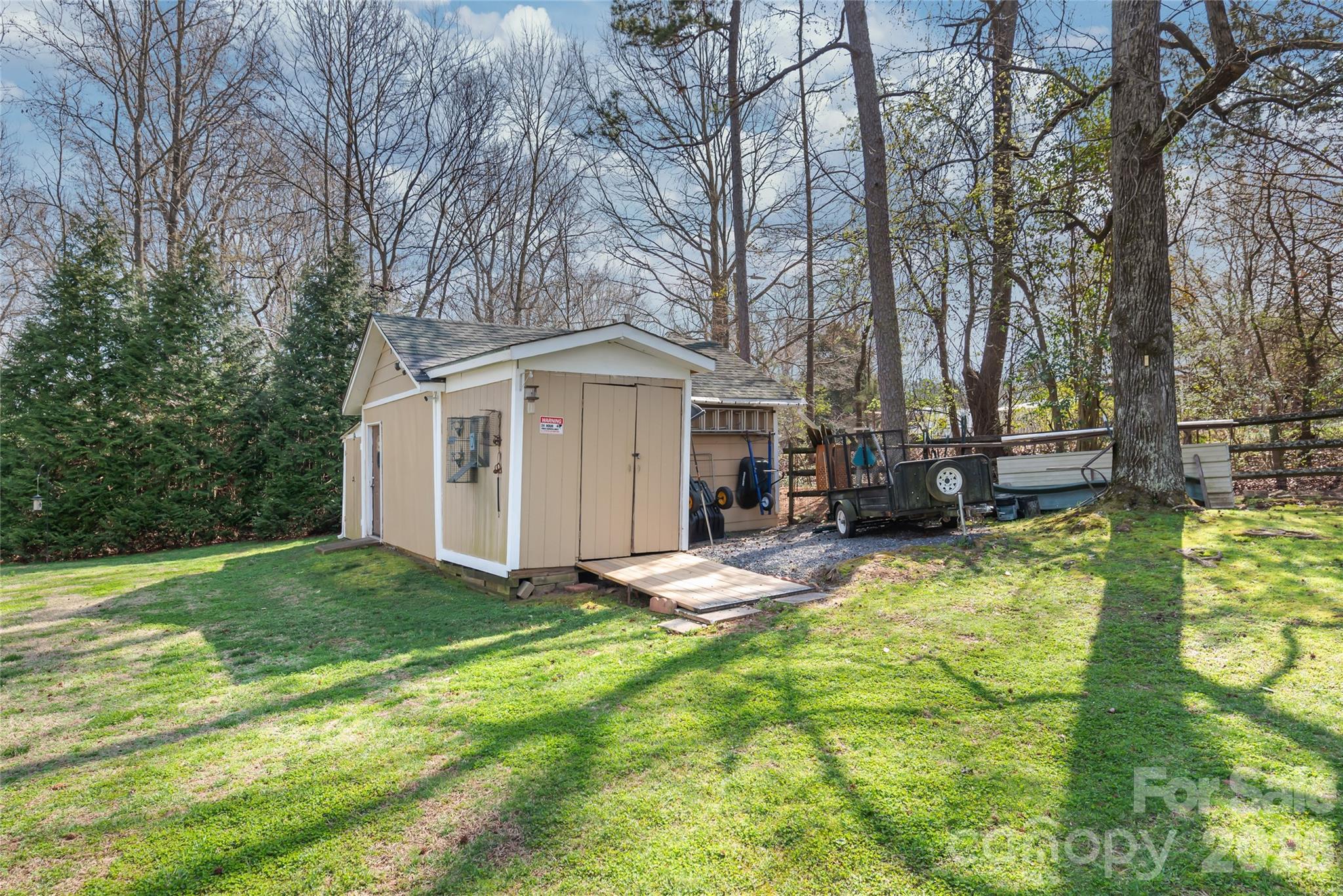 1411 Hensley Road E