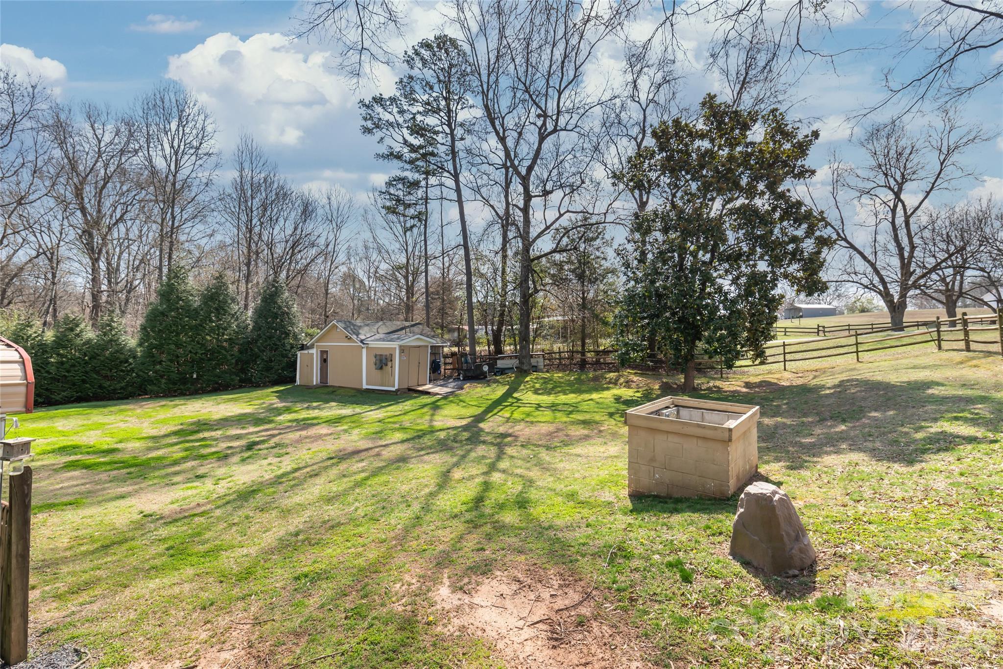 1411 Hensley Road E