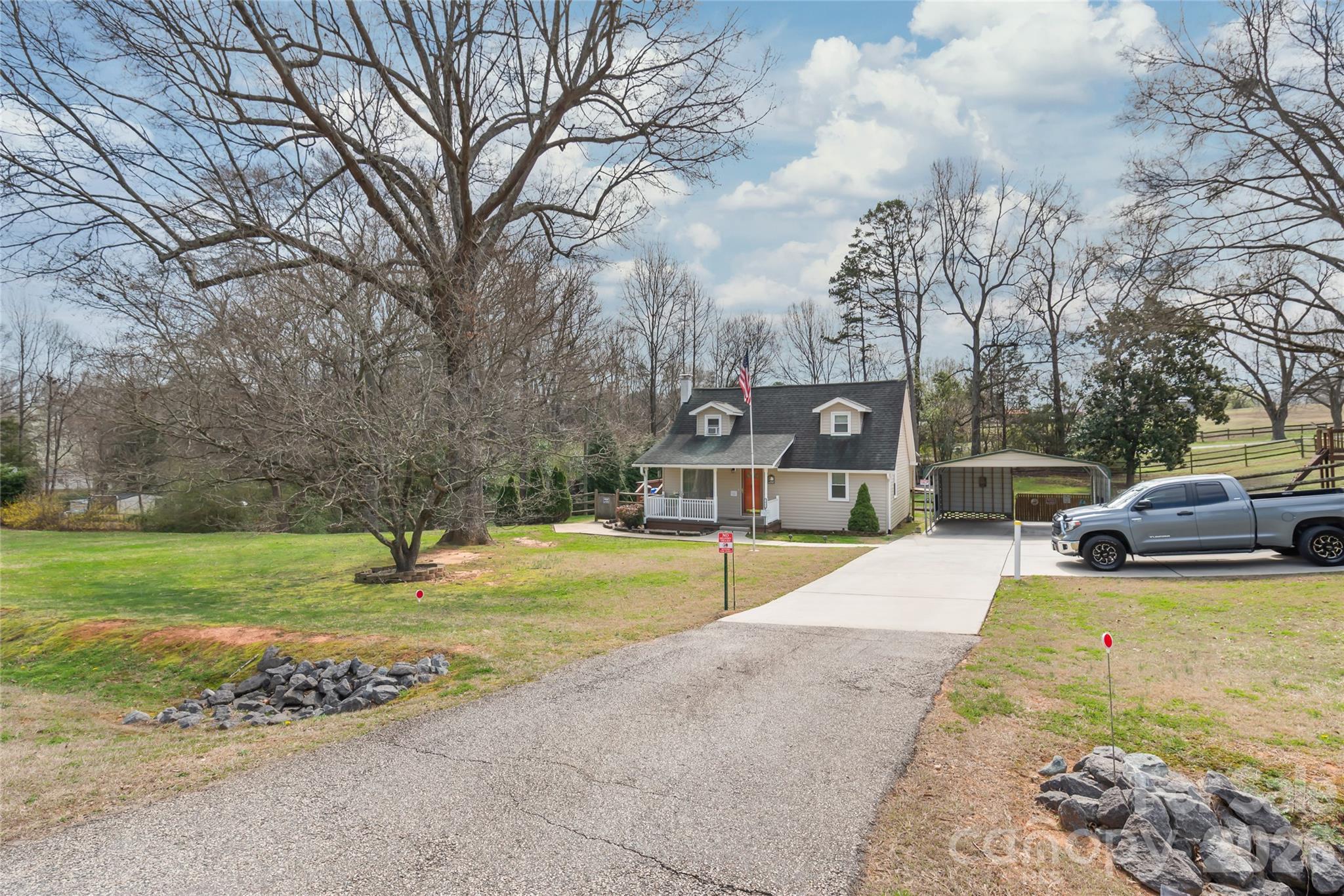 1411 Hensley Road E