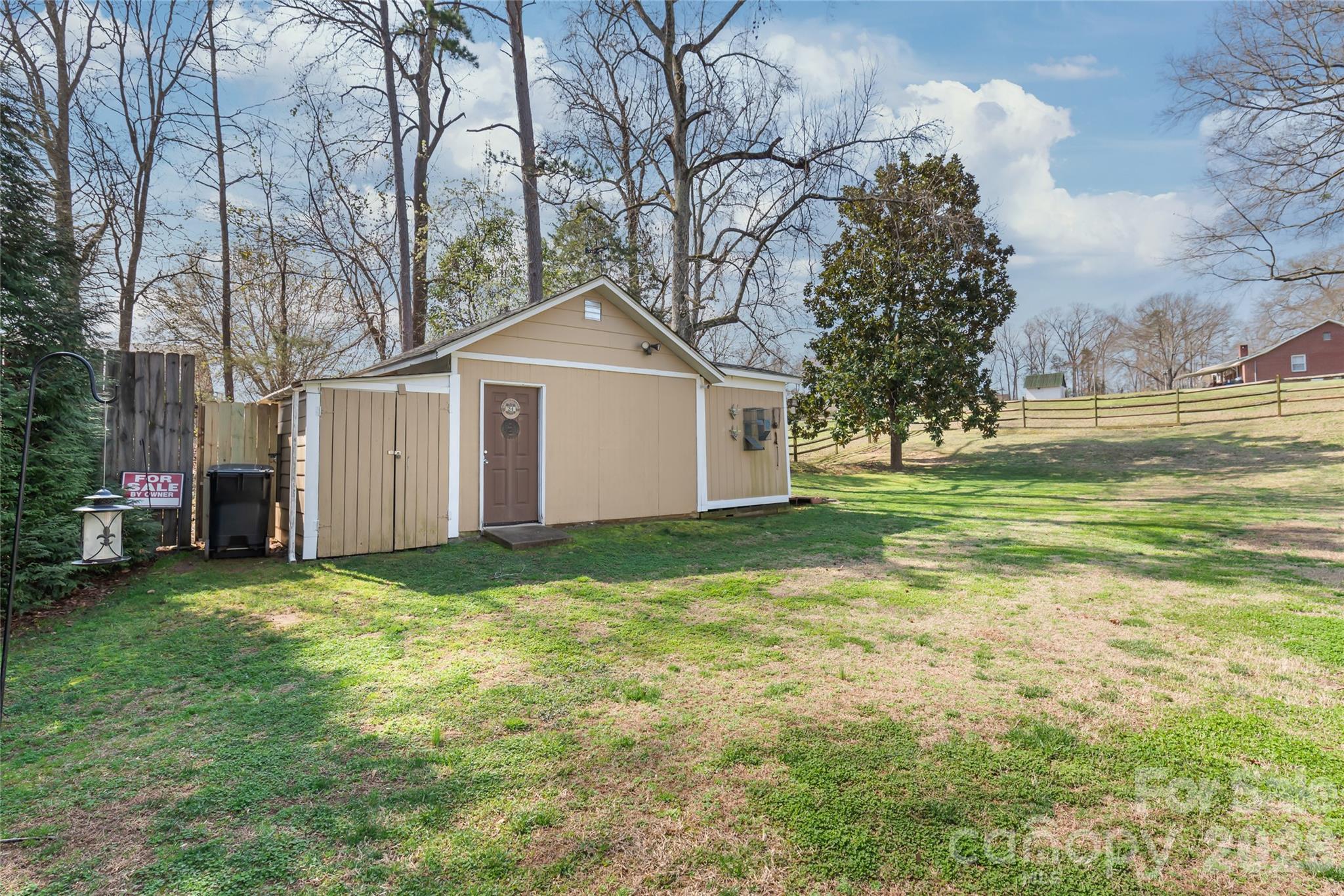 1411 Hensley Road E