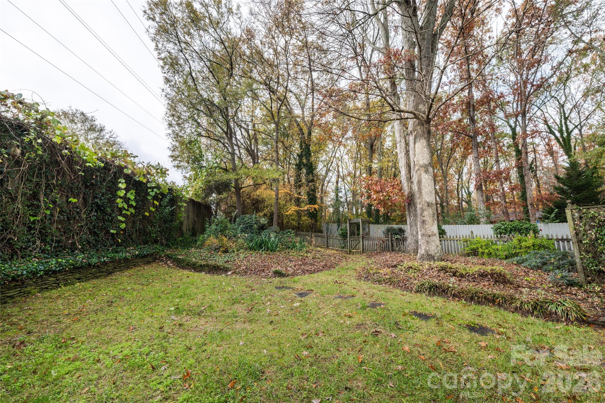 819 Willowhaven Court