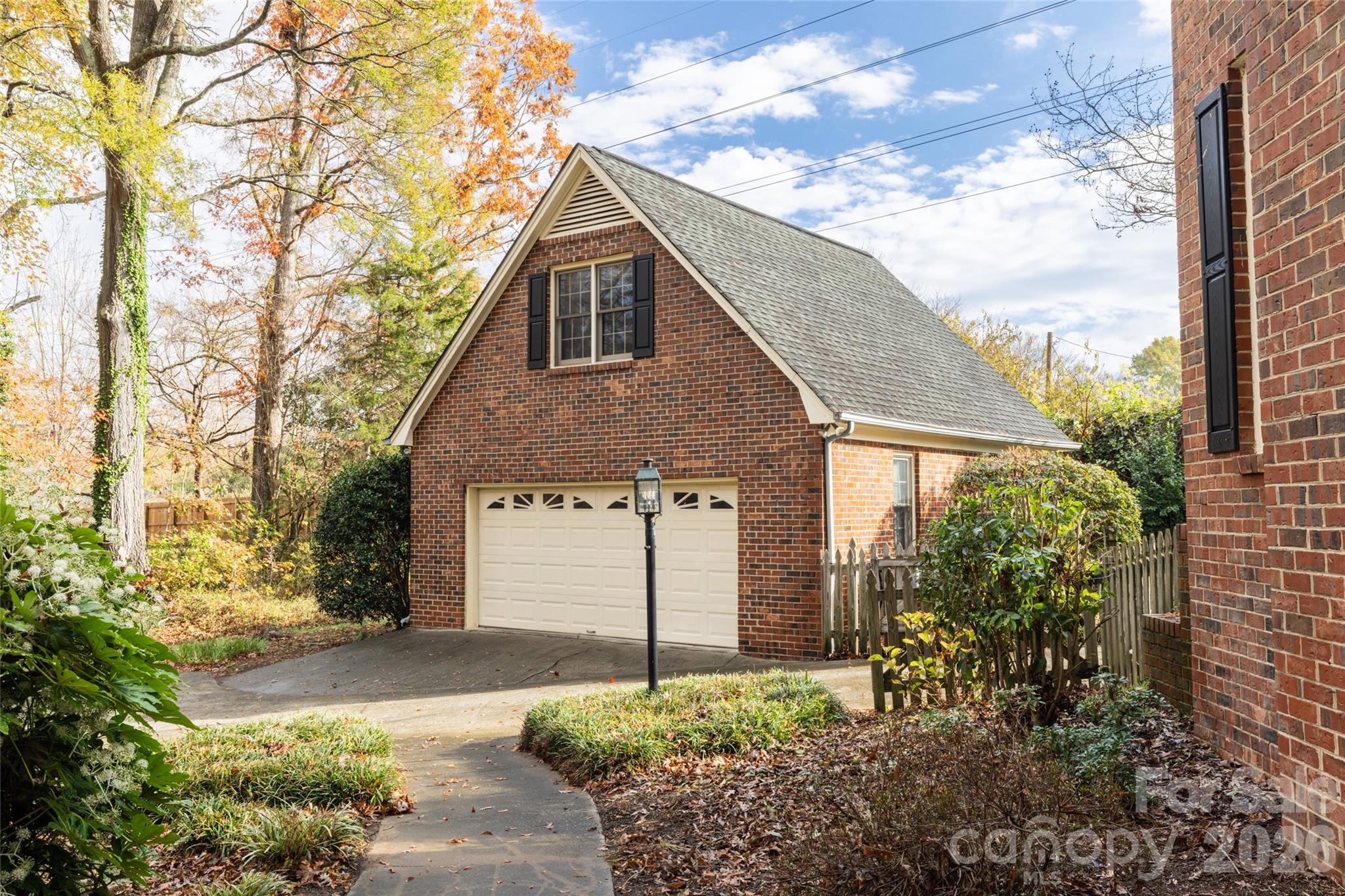 819 Willowhaven Court