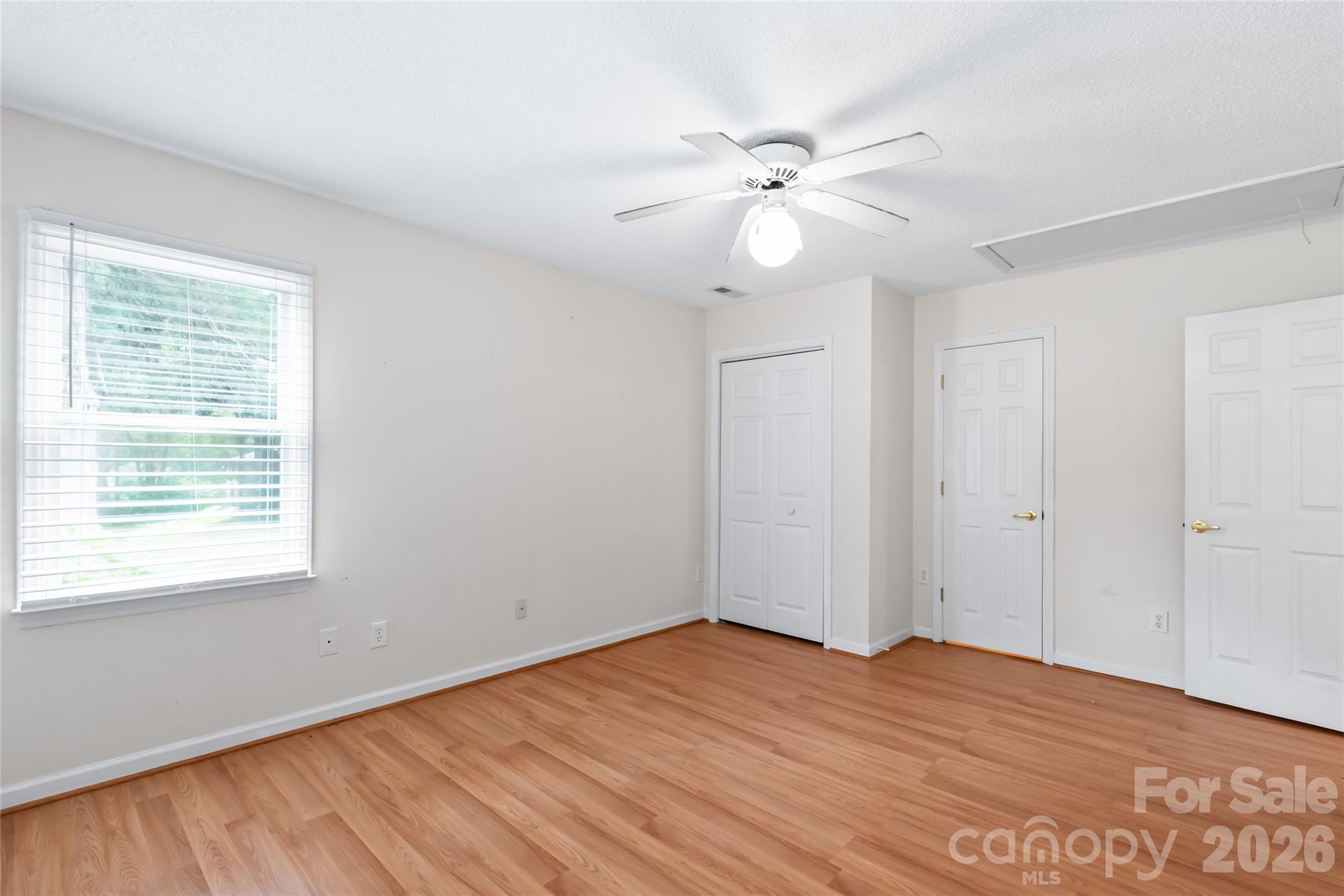 1011 Robin Lane