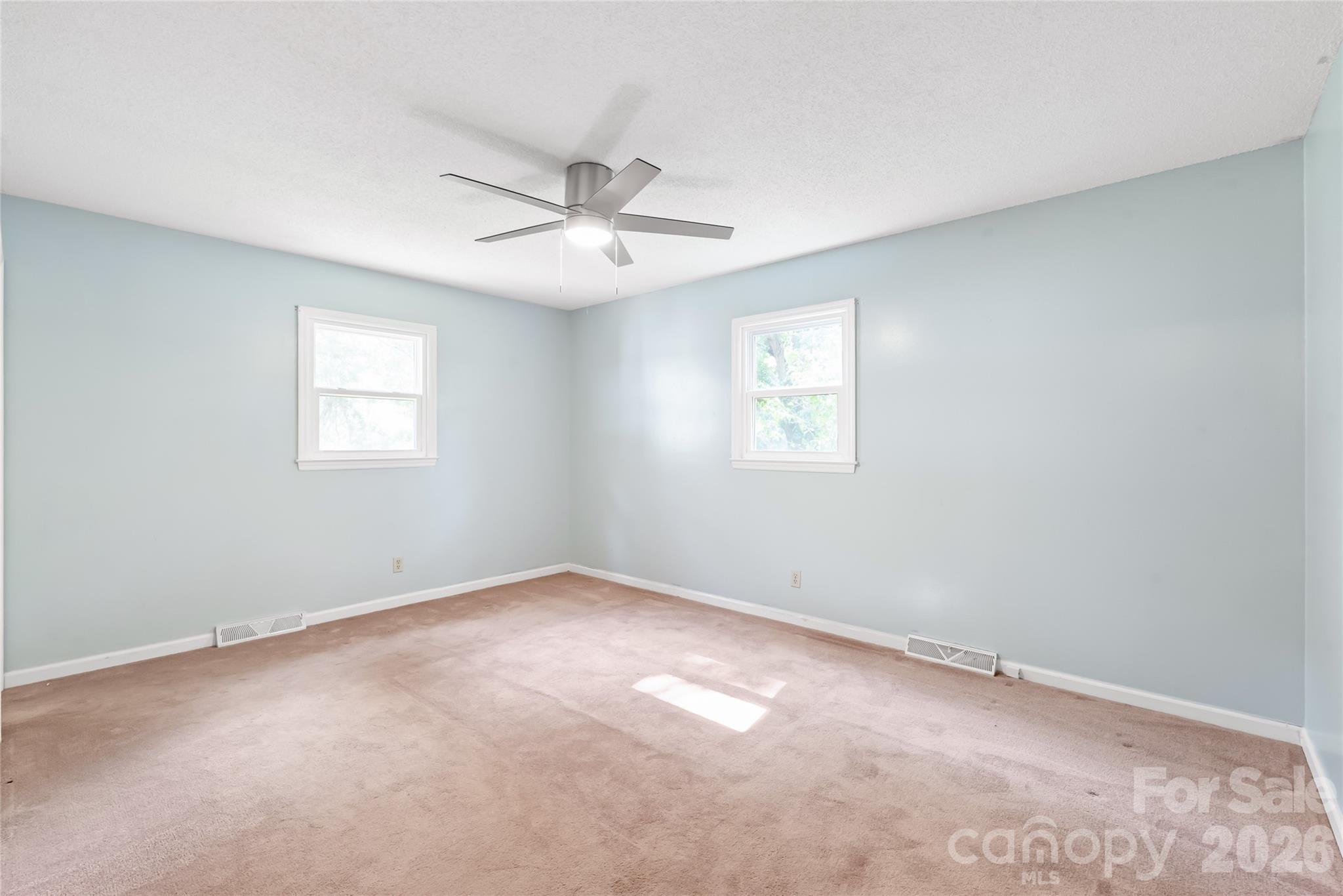 1011 Robin Lane