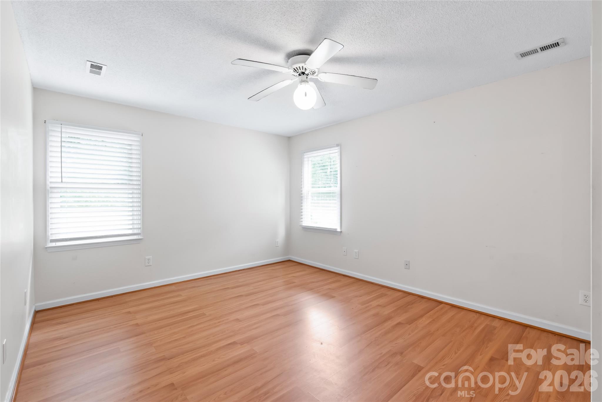 1011 Robin Lane