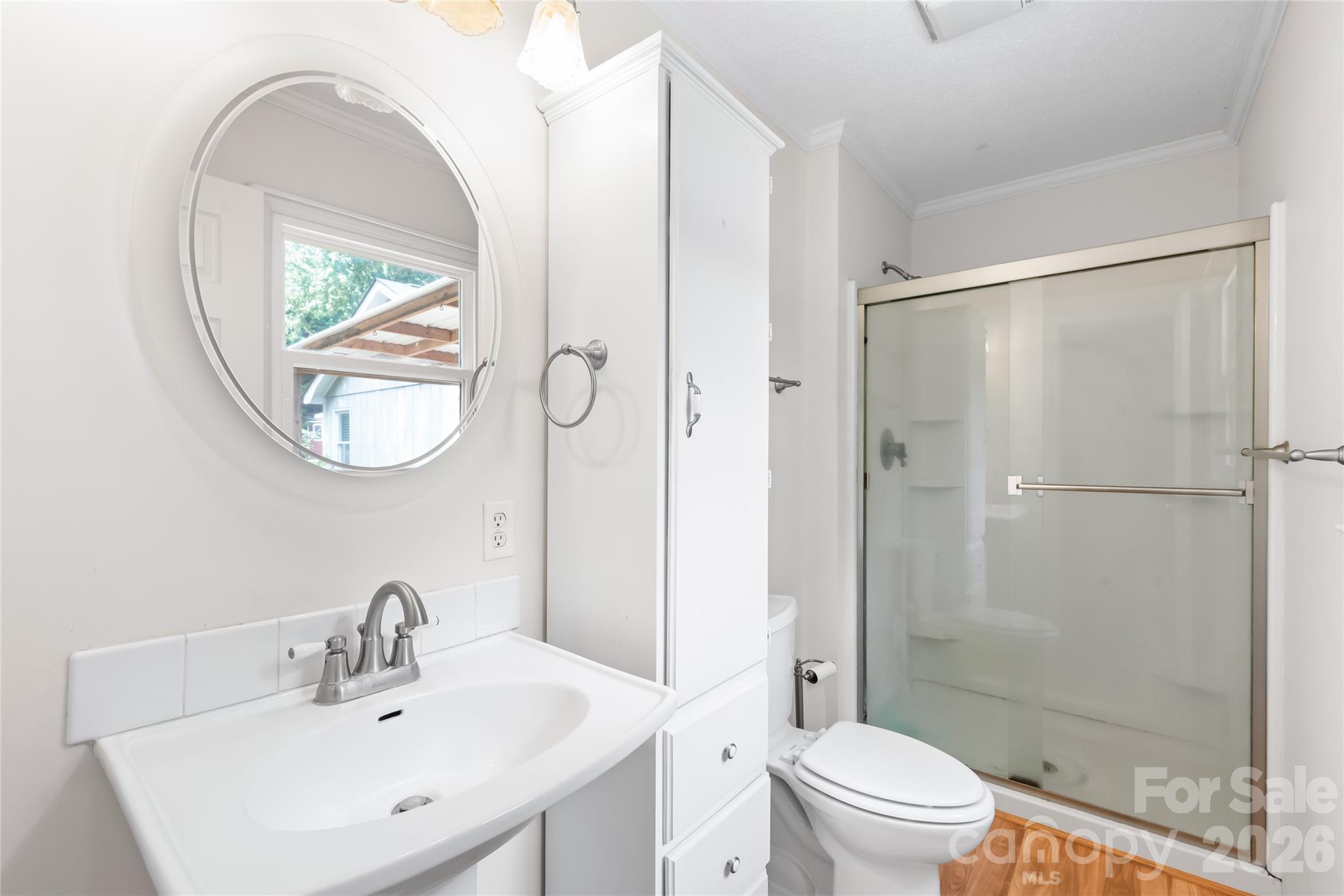 1011 Robin Lane