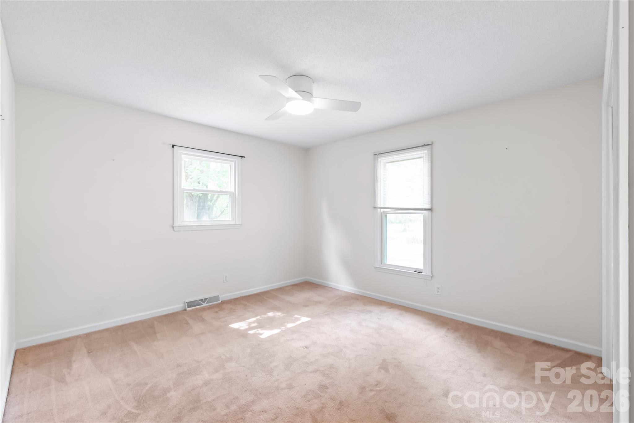 1011 Robin Lane