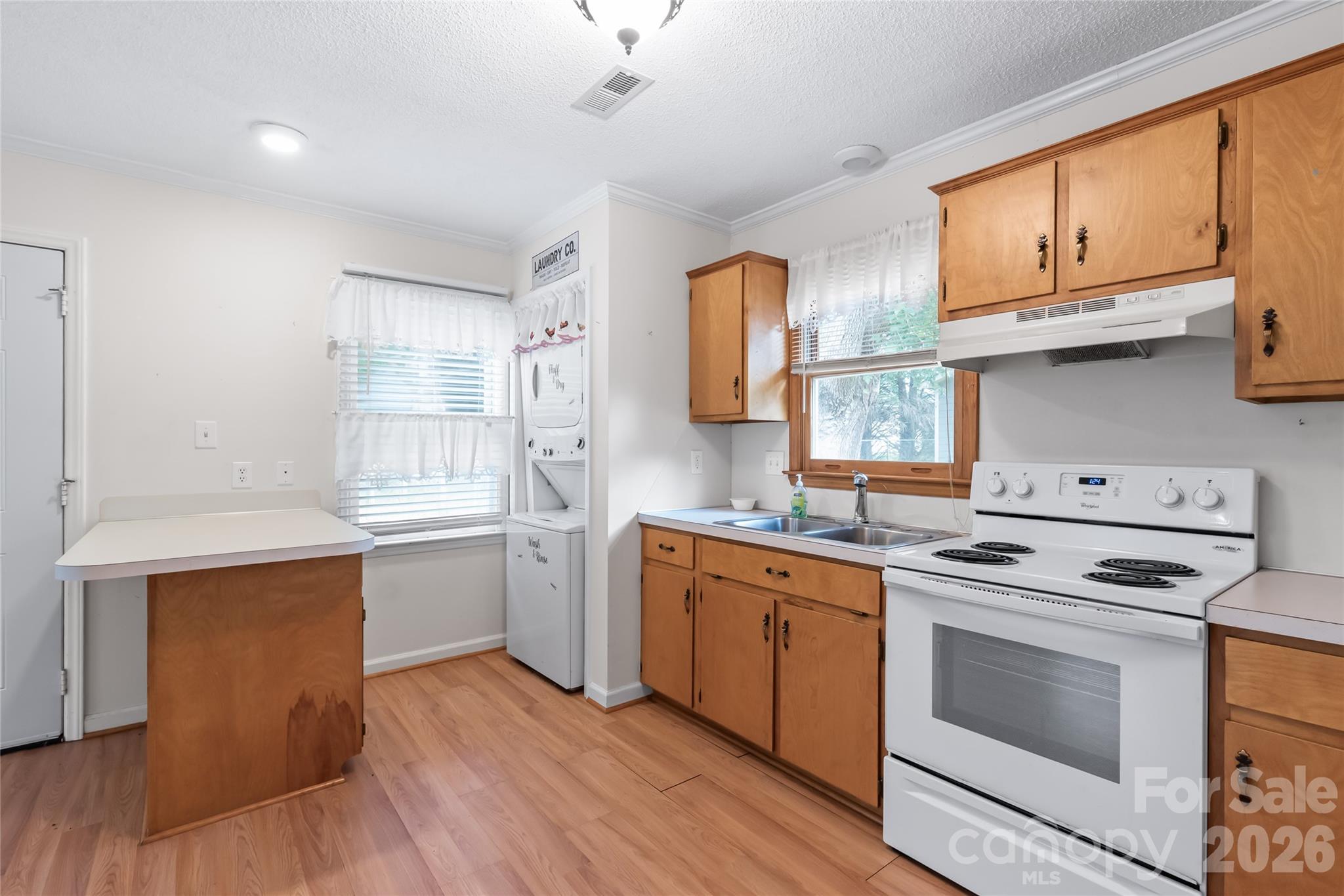 1011 Robin Lane