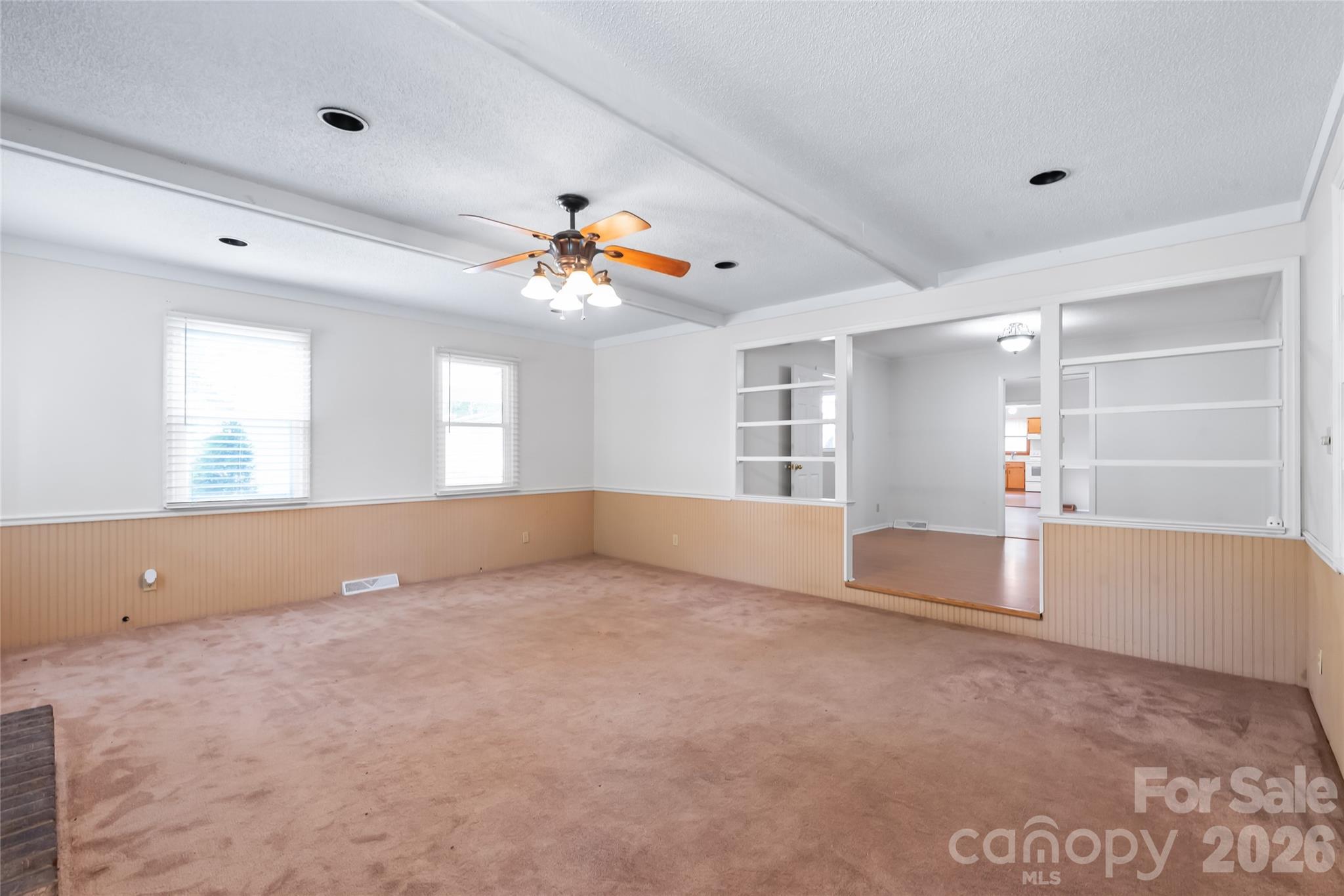 1011 Robin Lane