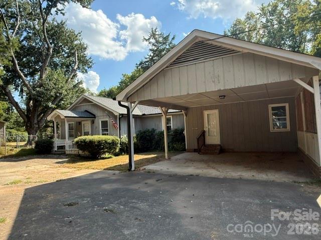 1011 Robin Lane
