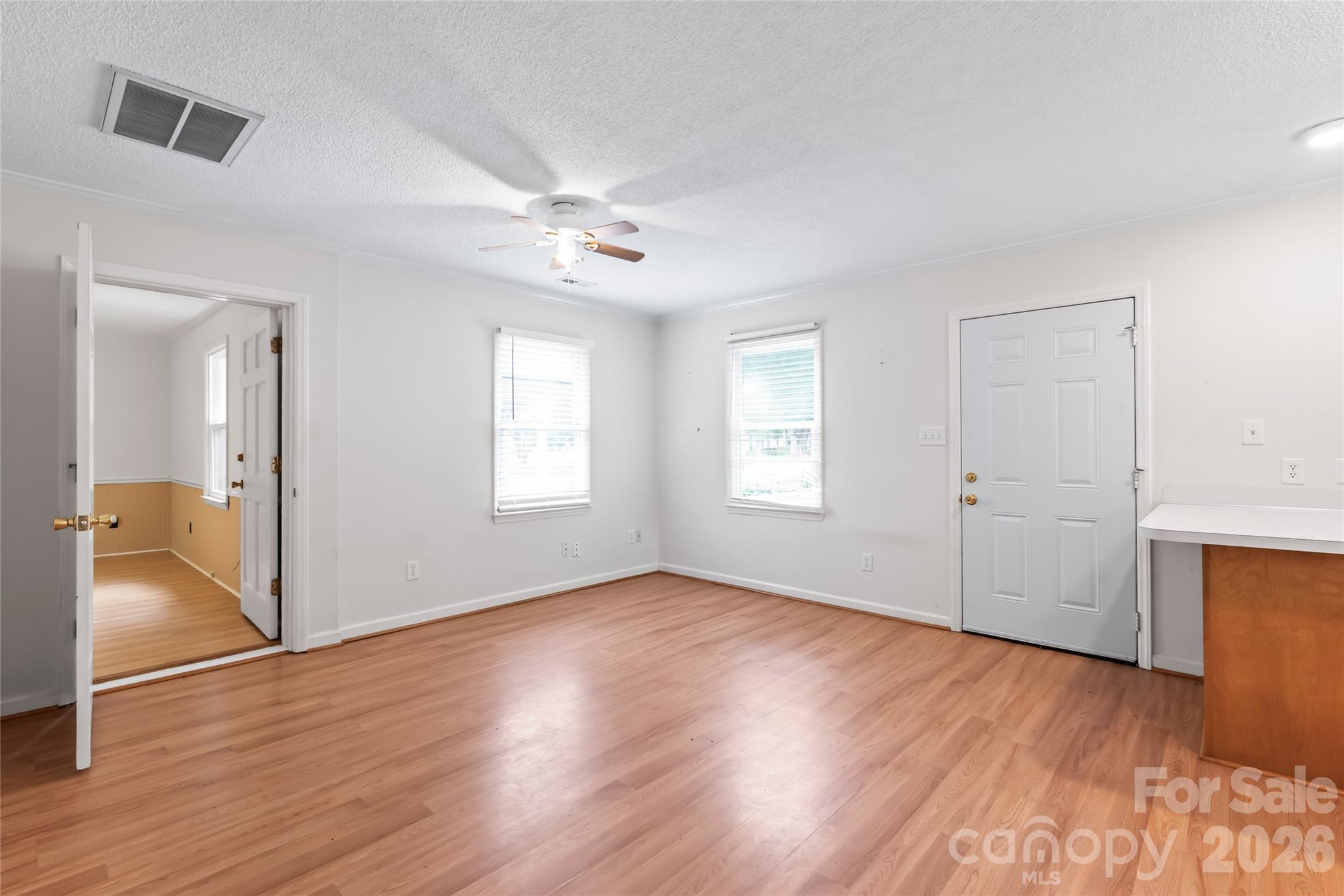 1011 Robin Lane
