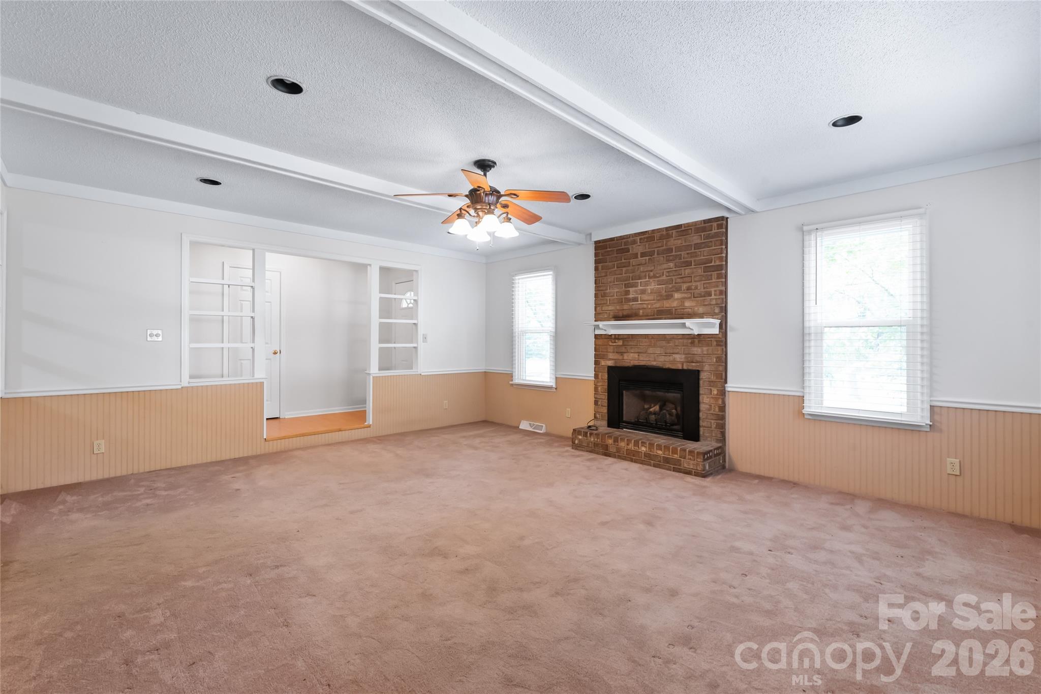 1011 Robin Lane