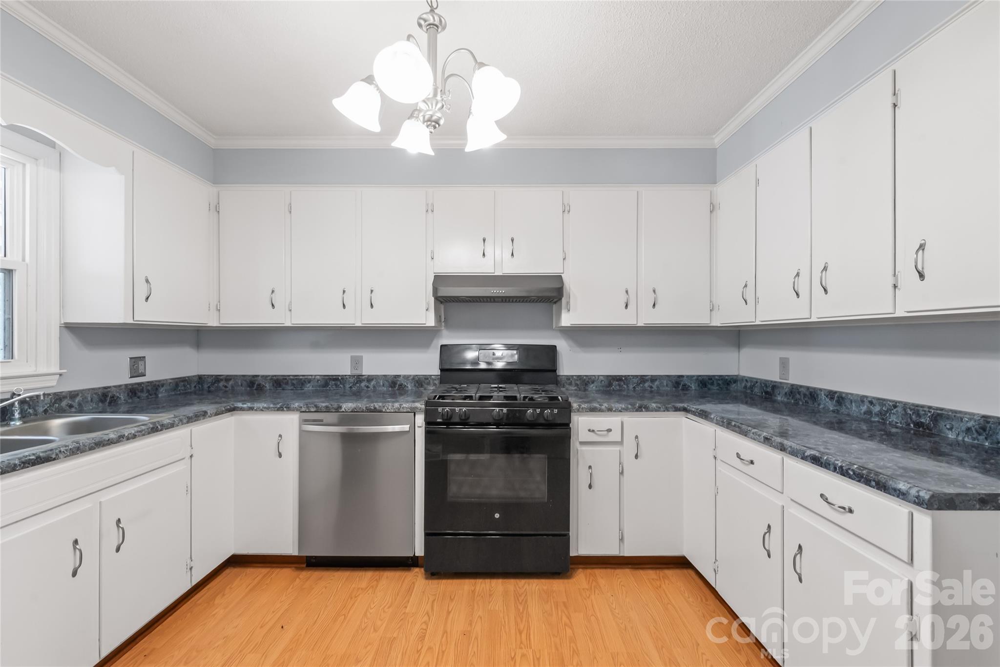 1011 Robin Lane