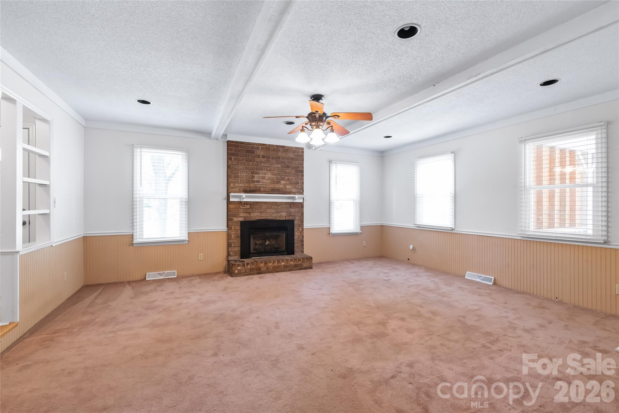 1011 Robin Lane