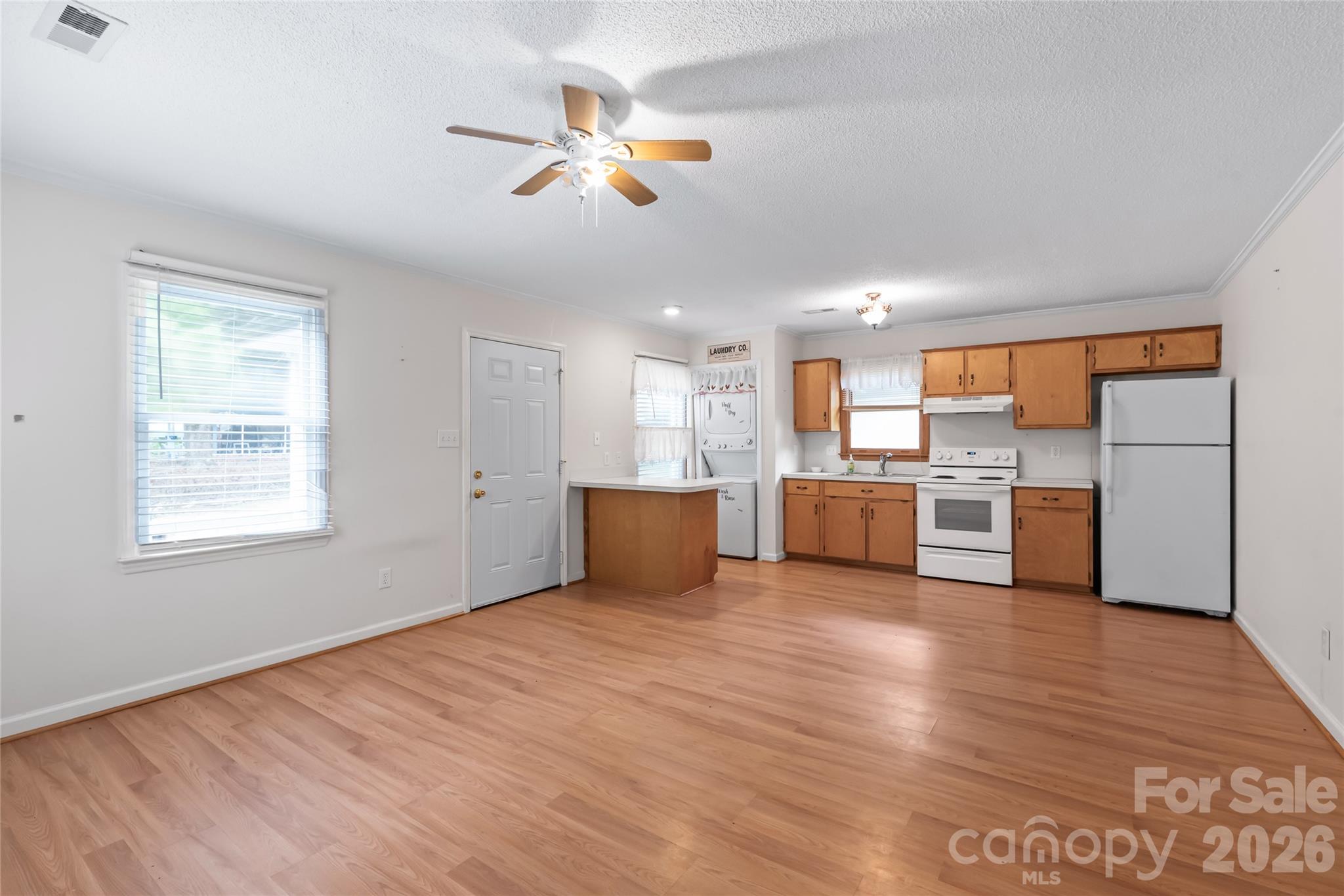1011 Robin Lane