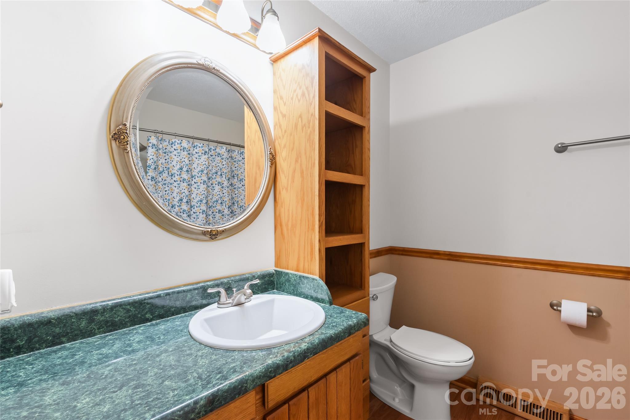 1011 Robin Lane