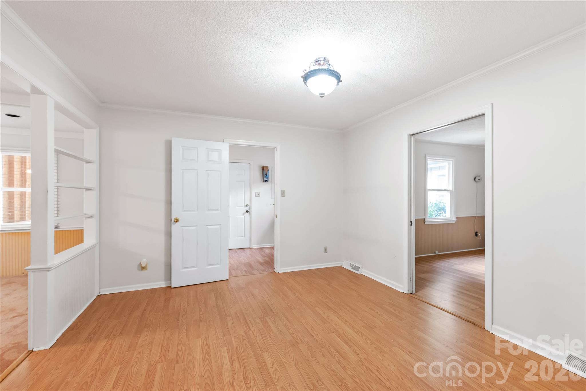 1011 Robin Lane