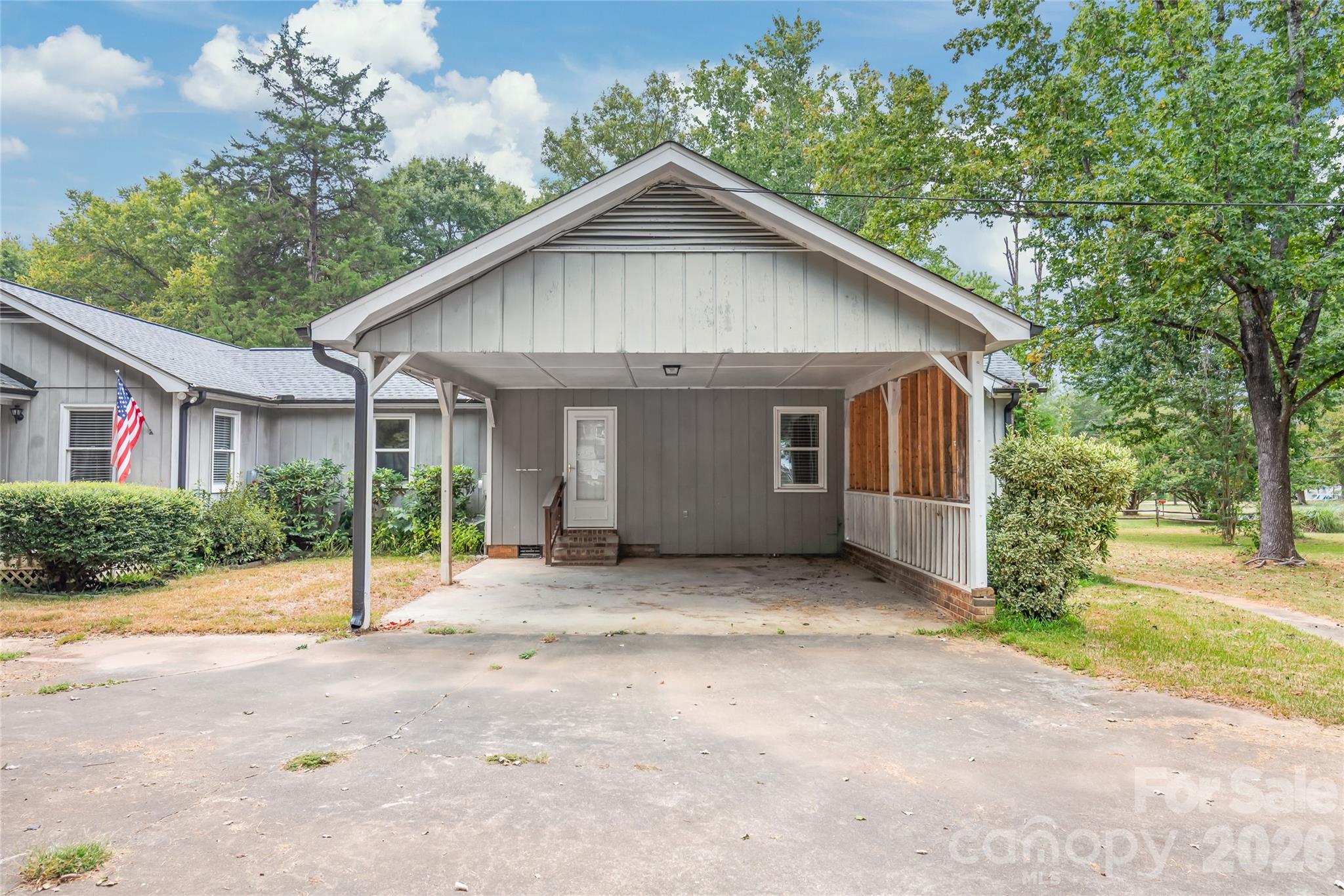 1011 Robin Lane