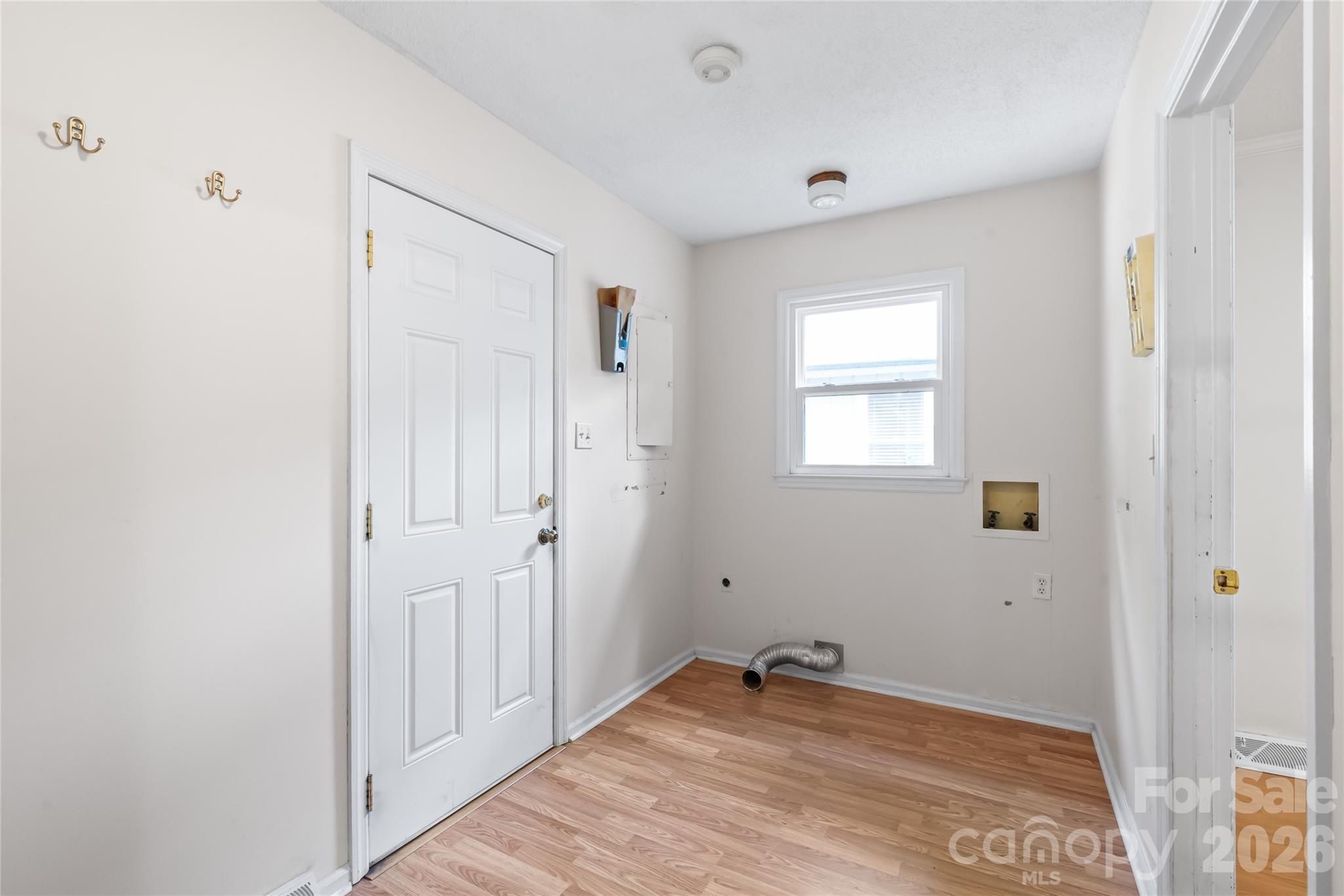1011 Robin Lane