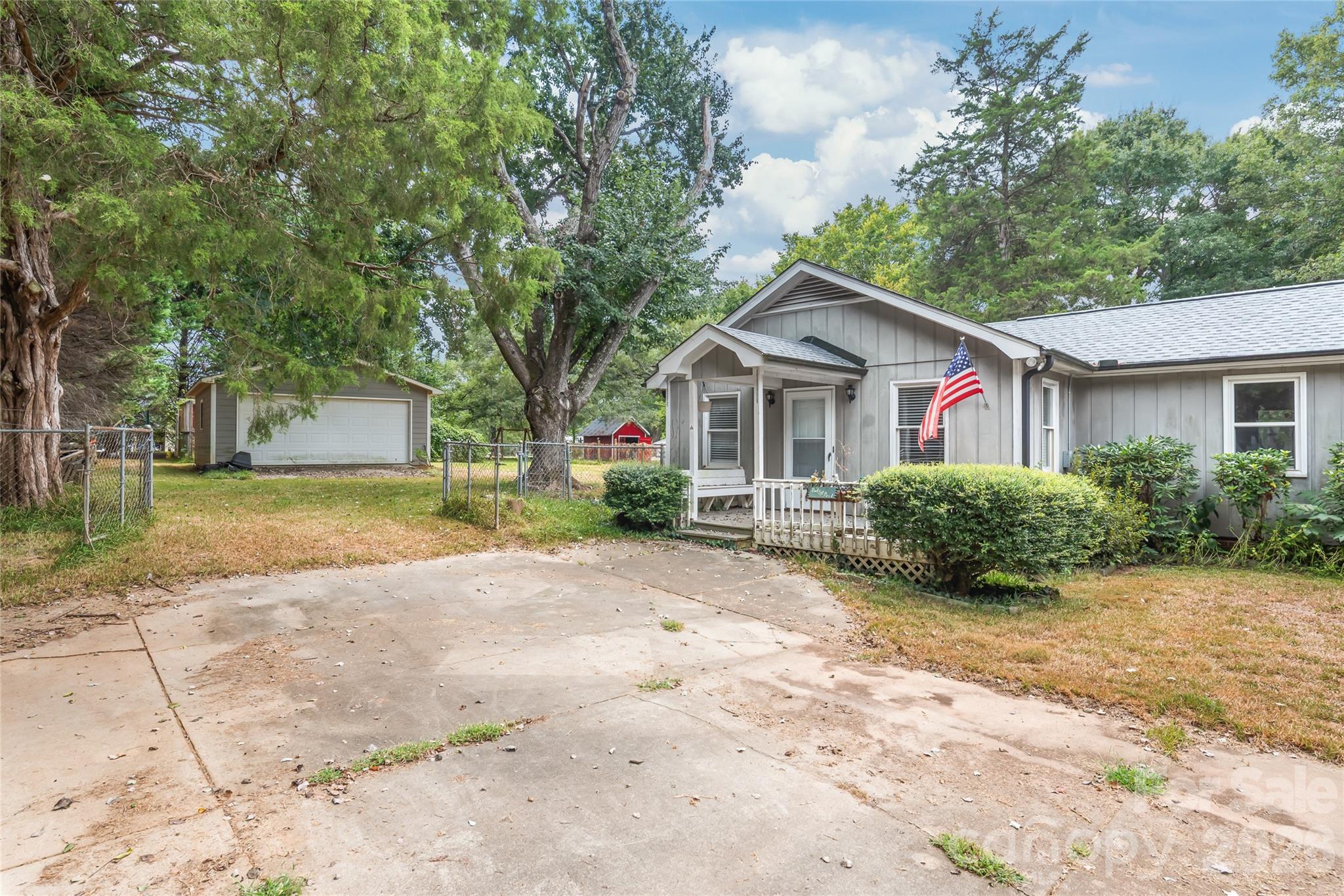 1011 Robin Lane