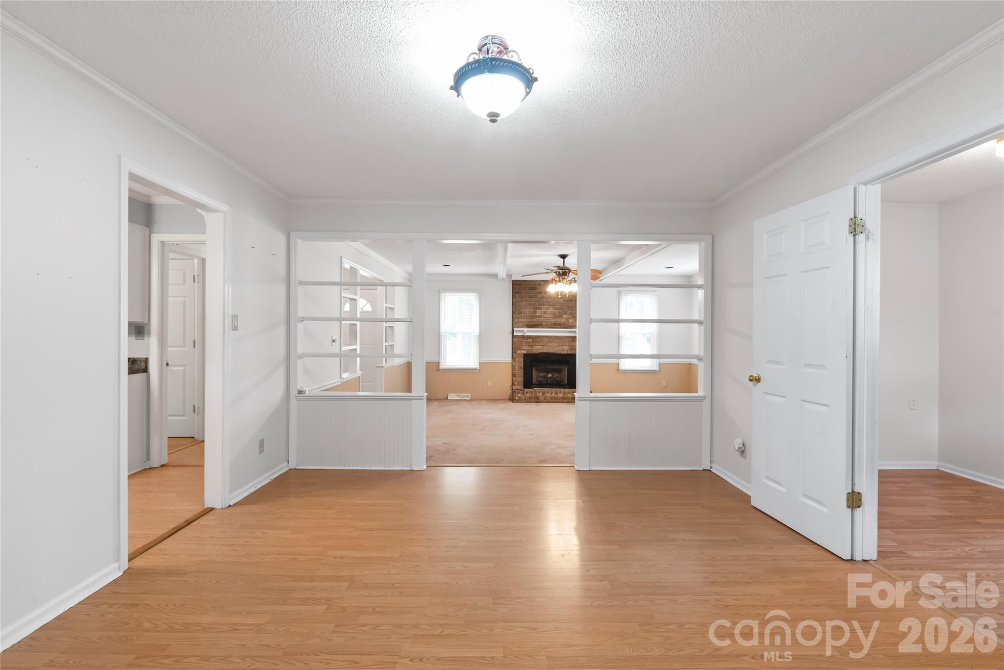 1011 Robin Lane