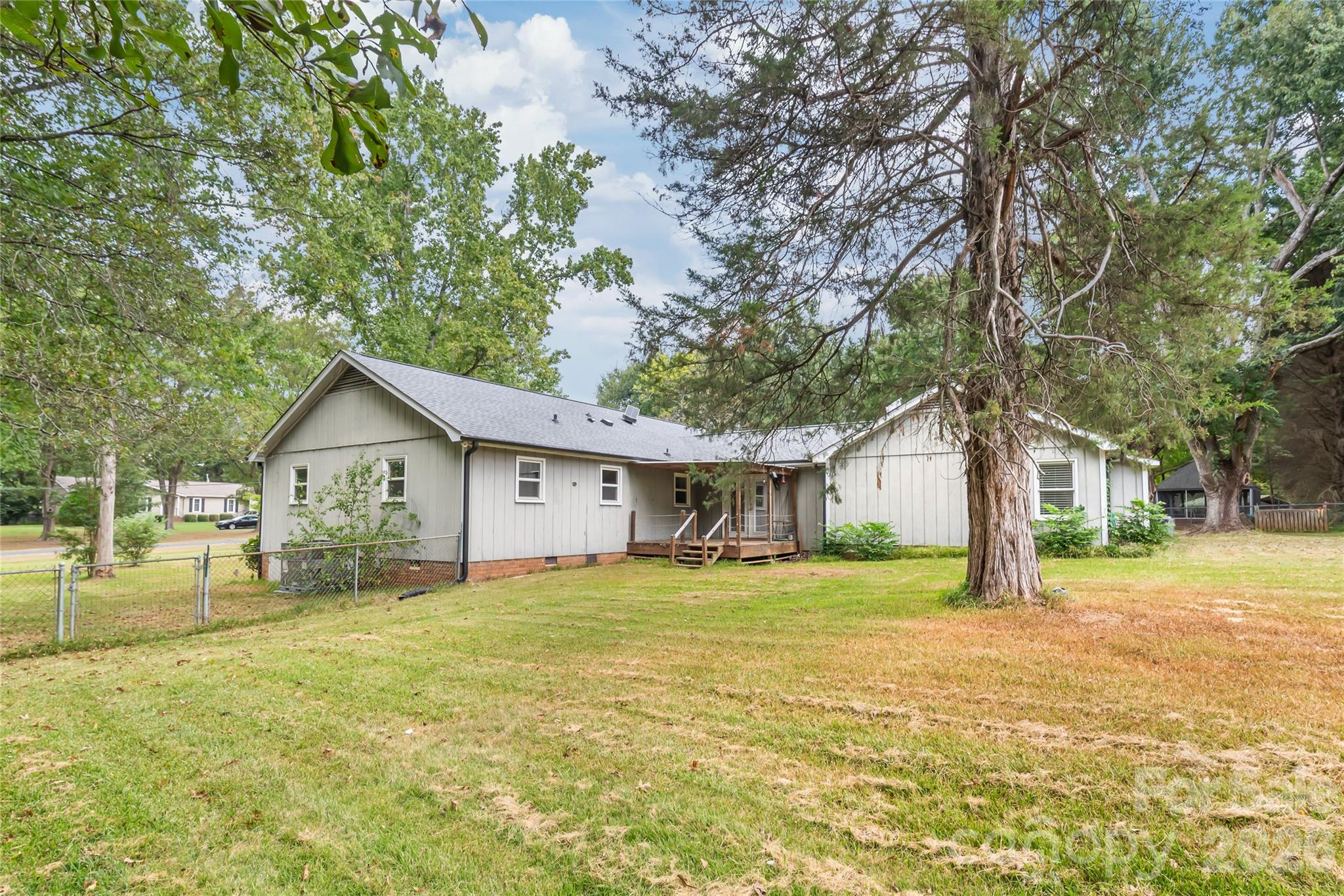 1011 Robin Lane