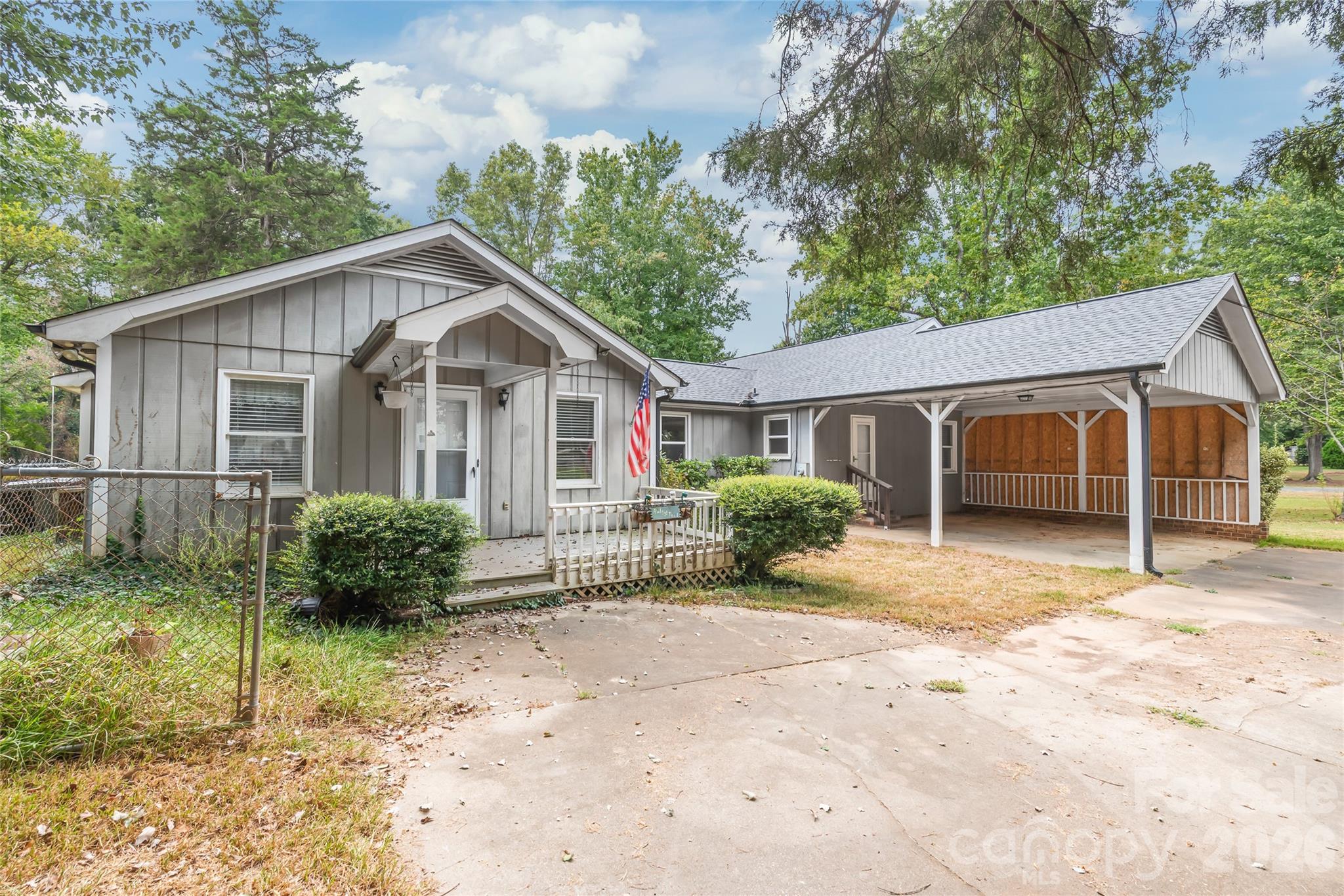 1011 Robin Lane