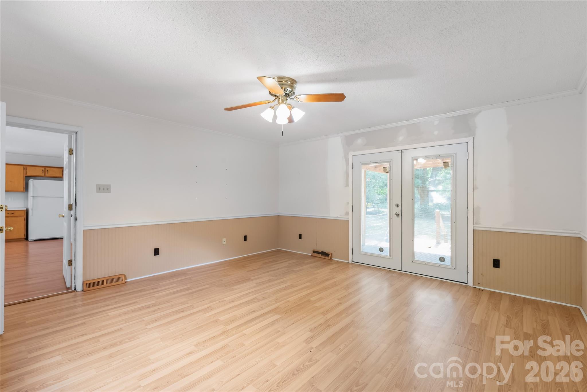 1011 Robin Lane