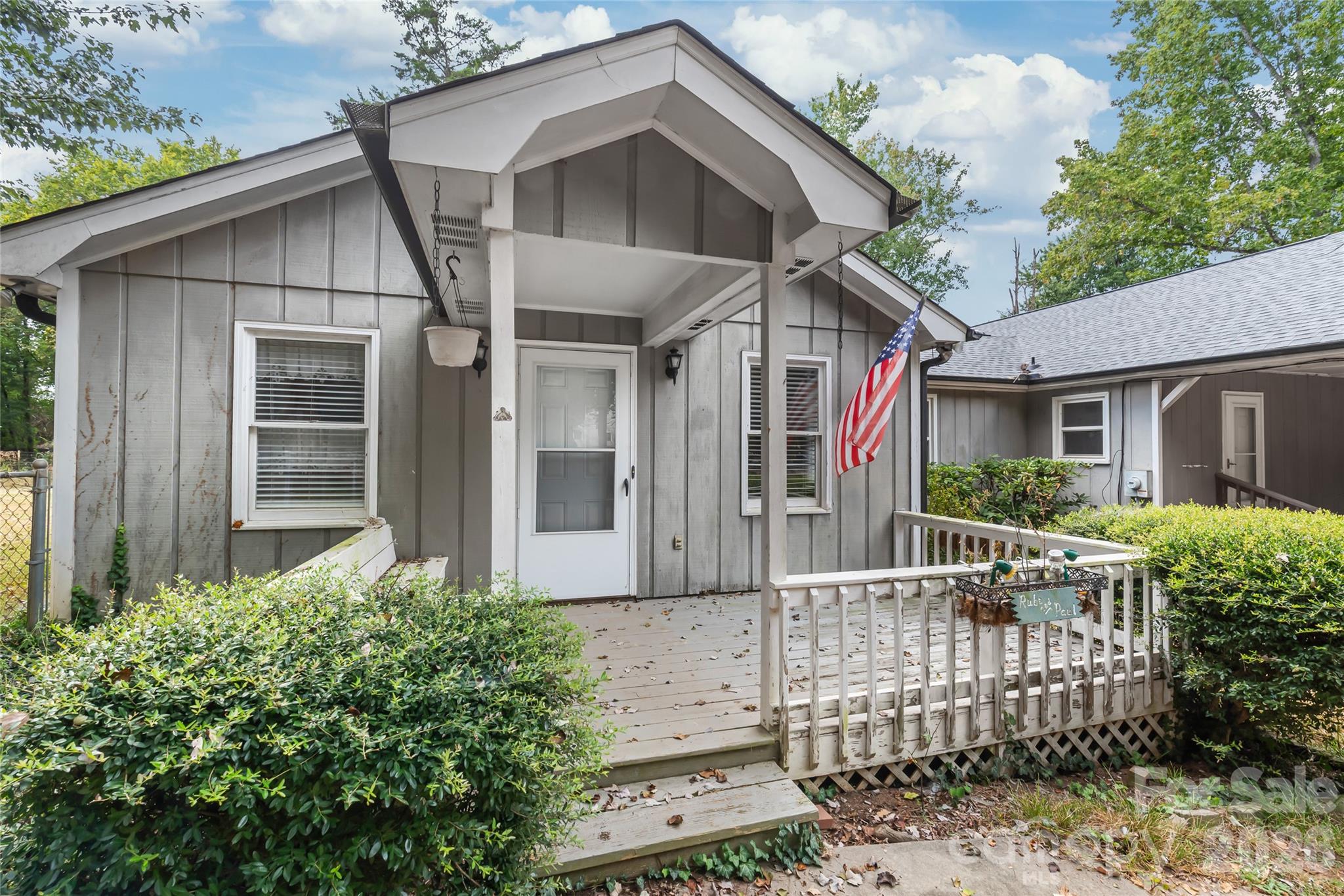 1011 Robin Lane