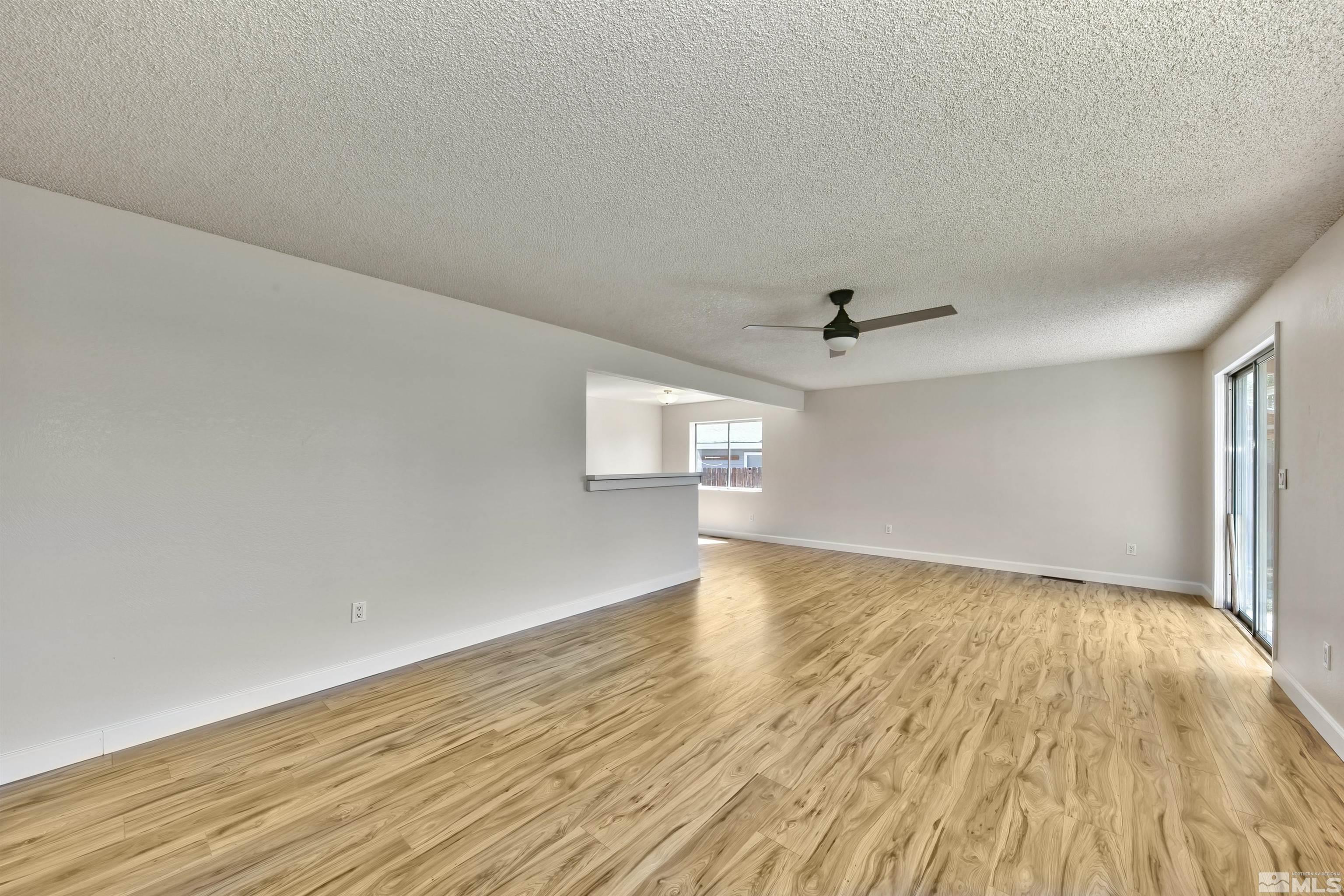 271 E Applegate way
