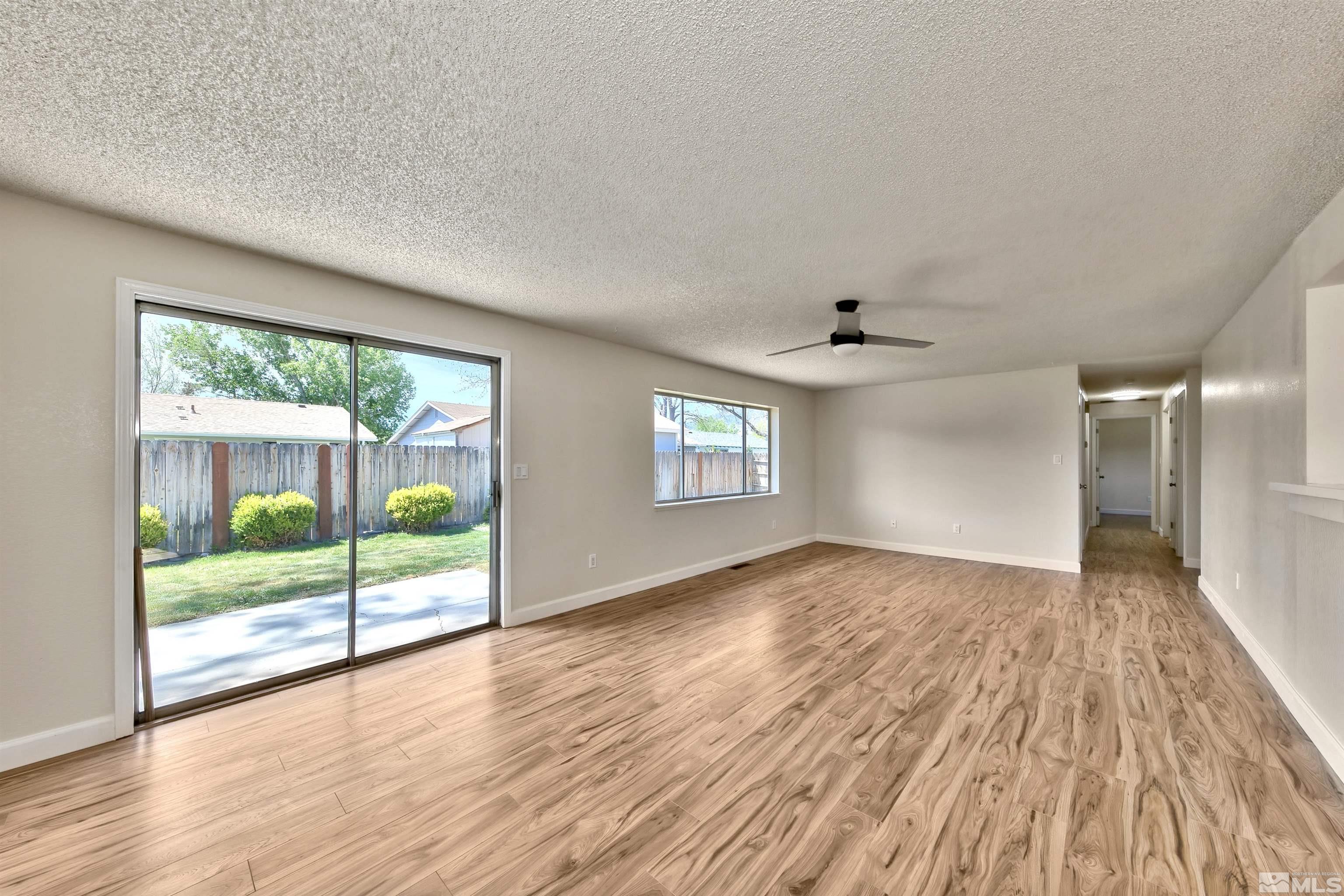 271 E Applegate way