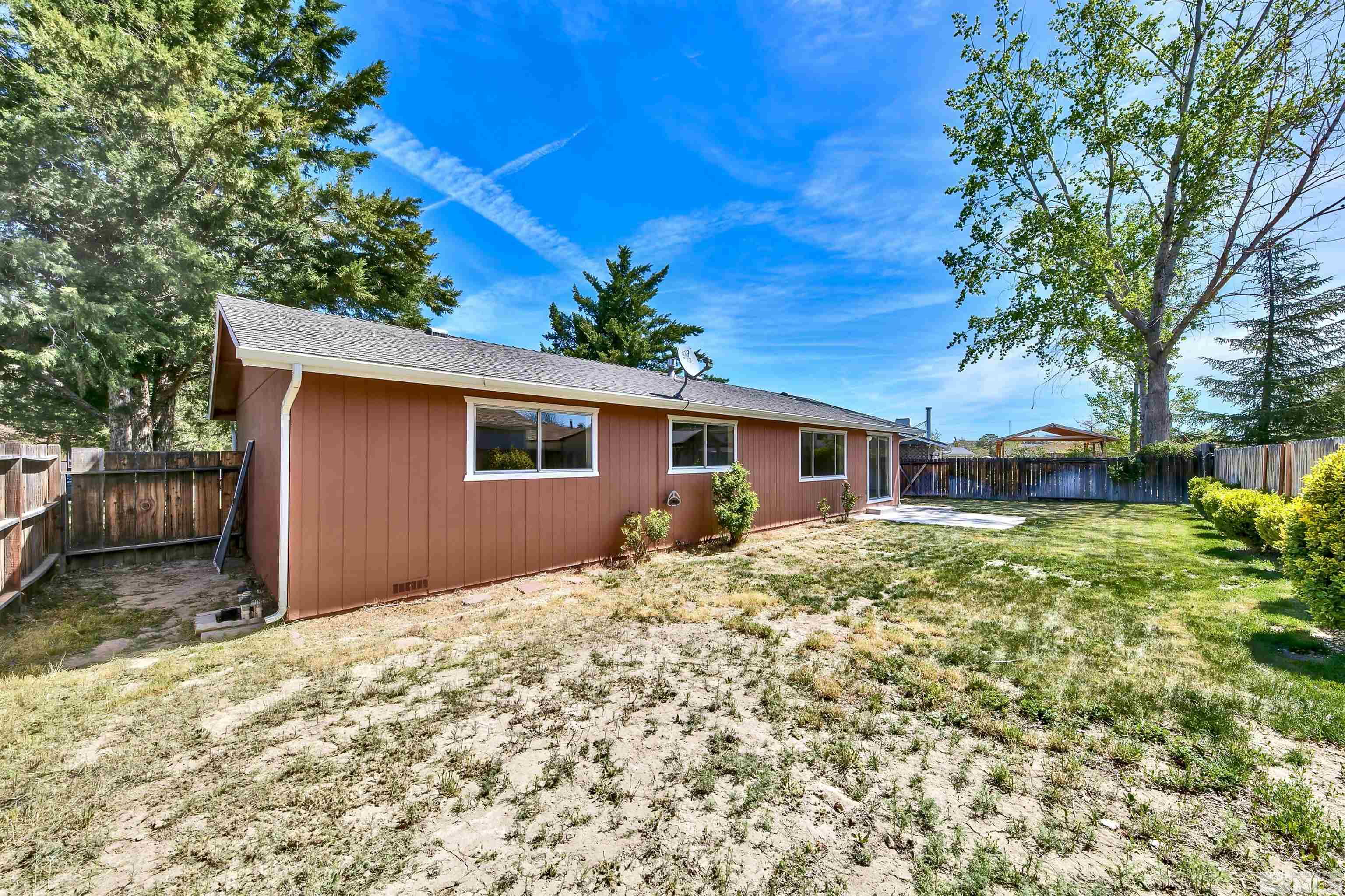 271 E Applegate way