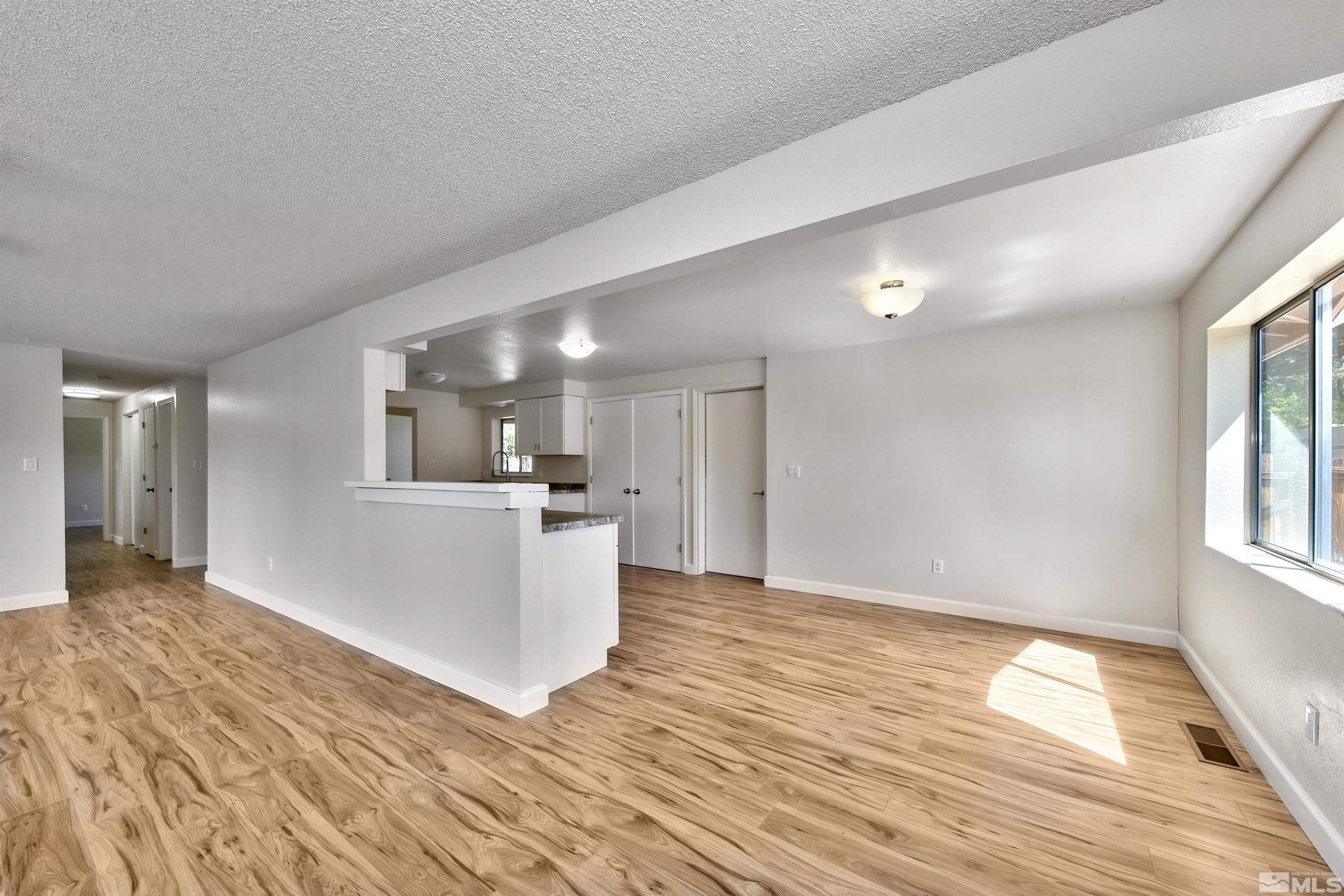 271 E Applegate way