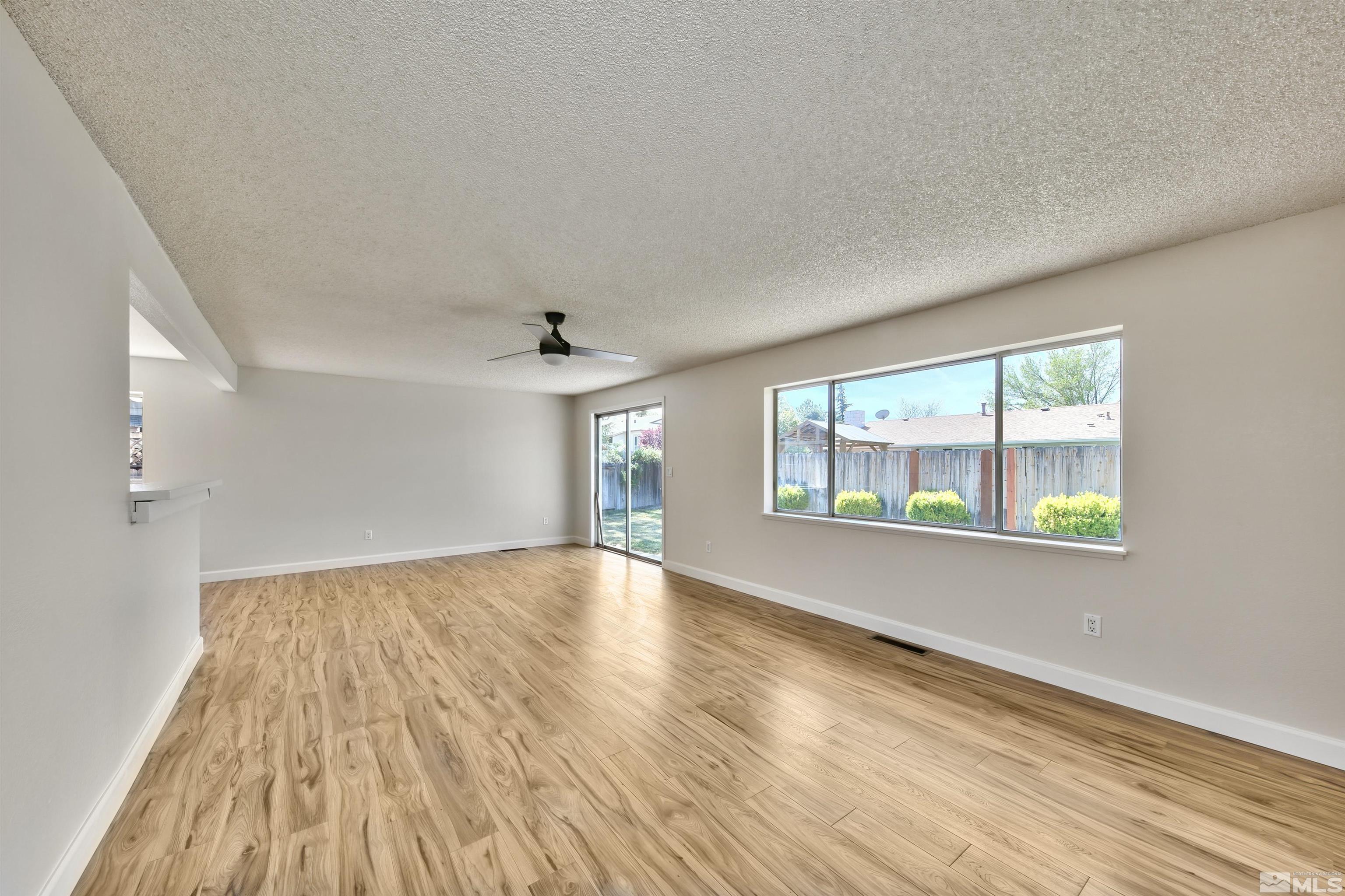 271 E Applegate way