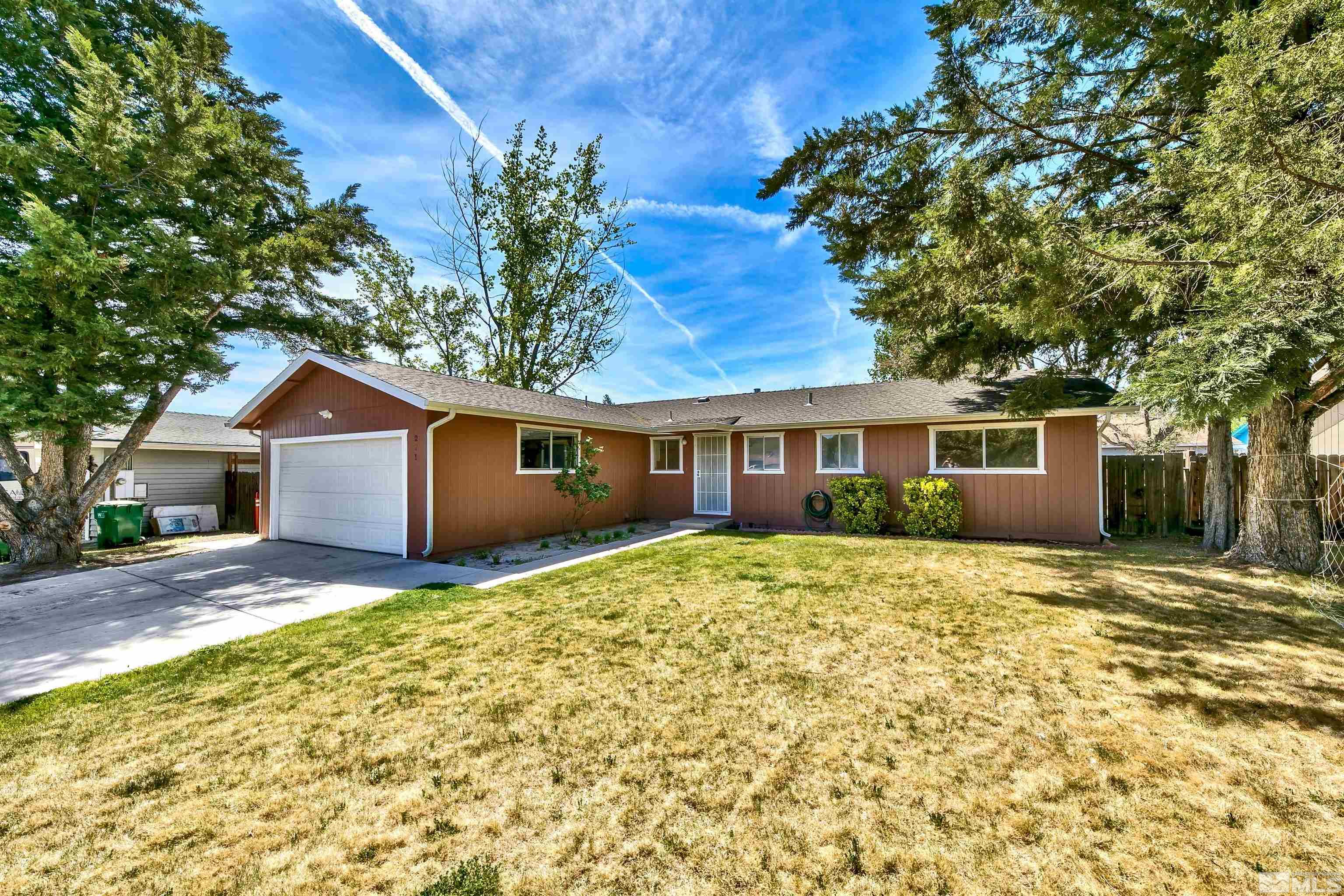 271 E Applegate way